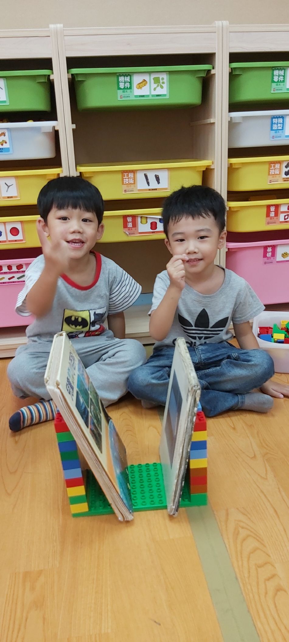 文件 : <FONT COLOR='red'>(108.10.03)樂高積木-1.JPG</FONT> <BR> 尺寸 : <FONT COLOR='blue'>950 × 2109</FONT> 圖元 <BR> 格式 : <FONT COLOR='green'>jpg</FONT> <BR> 大小 : <FONT COLOR='green'> -- </FONT> KB