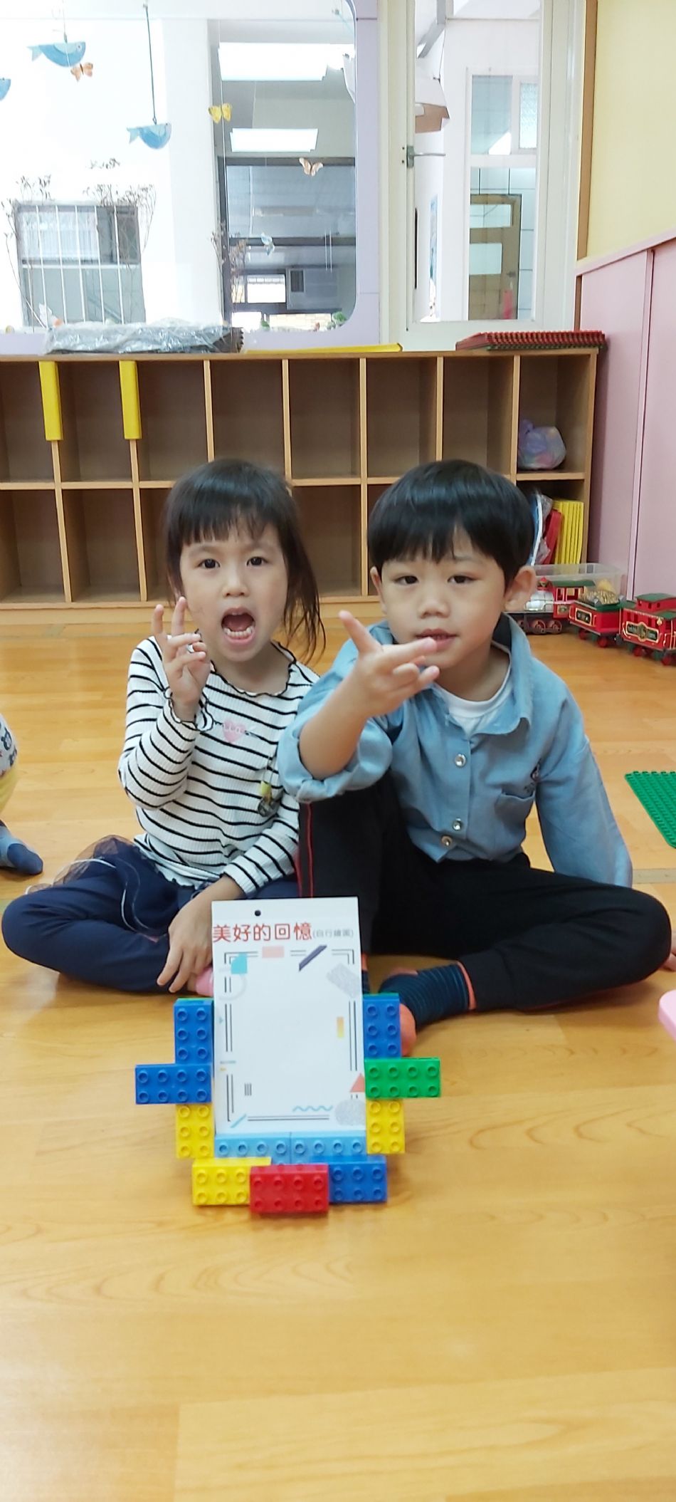 文件 : <FONT COLOR='red'>(108.10.17)樂高積木-1.JPG</FONT> <BR> 尺寸 : <FONT COLOR='blue'>950 × 2109</FONT> 圖元 <BR> 格式 : <FONT COLOR='green'>jpg</FONT> <BR> 大小 : <FONT COLOR='green'> -- </FONT> KB