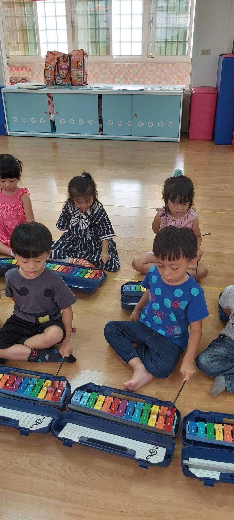 文件 : <FONT COLOR='red'>(108.10.03)音樂課-3.JPG</FONT> <BR> 尺寸 : <FONT COLOR='blue'>950 × 2109</FONT> 圖元 <BR> 格式 : <FONT COLOR='green'>jpg</FONT> <BR> 大小 : <FONT COLOR='green'> -- </FONT> KB