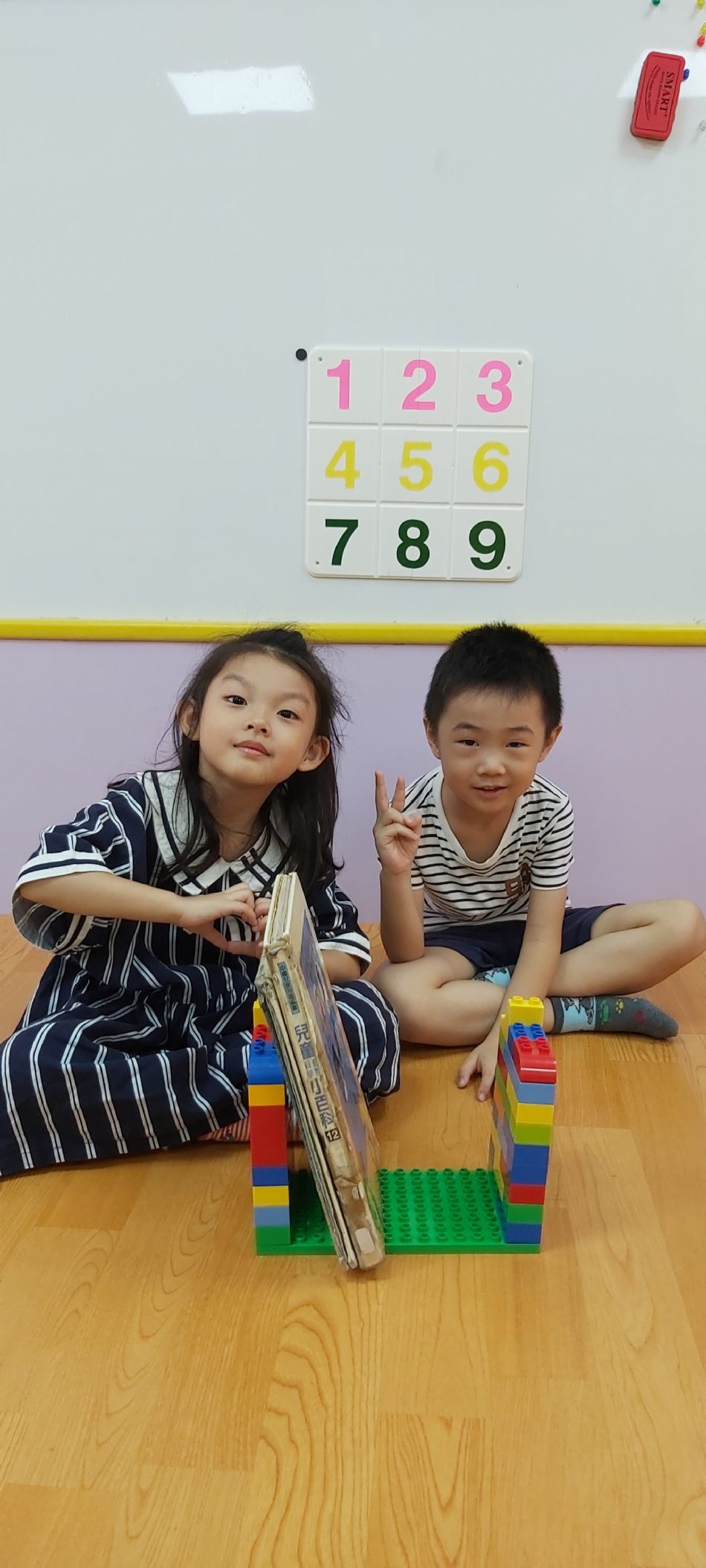 文件 : <FONT COLOR='red'>(108.10.03)樂高積木.JPG</FONT> <BR> 尺寸 : <FONT COLOR='blue'>950 × 2109</FONT> 圖元 <BR> 格式 : <FONT COLOR='green'>jpg</FONT> <BR> 大小 : <FONT COLOR='green'> -- </FONT> KB