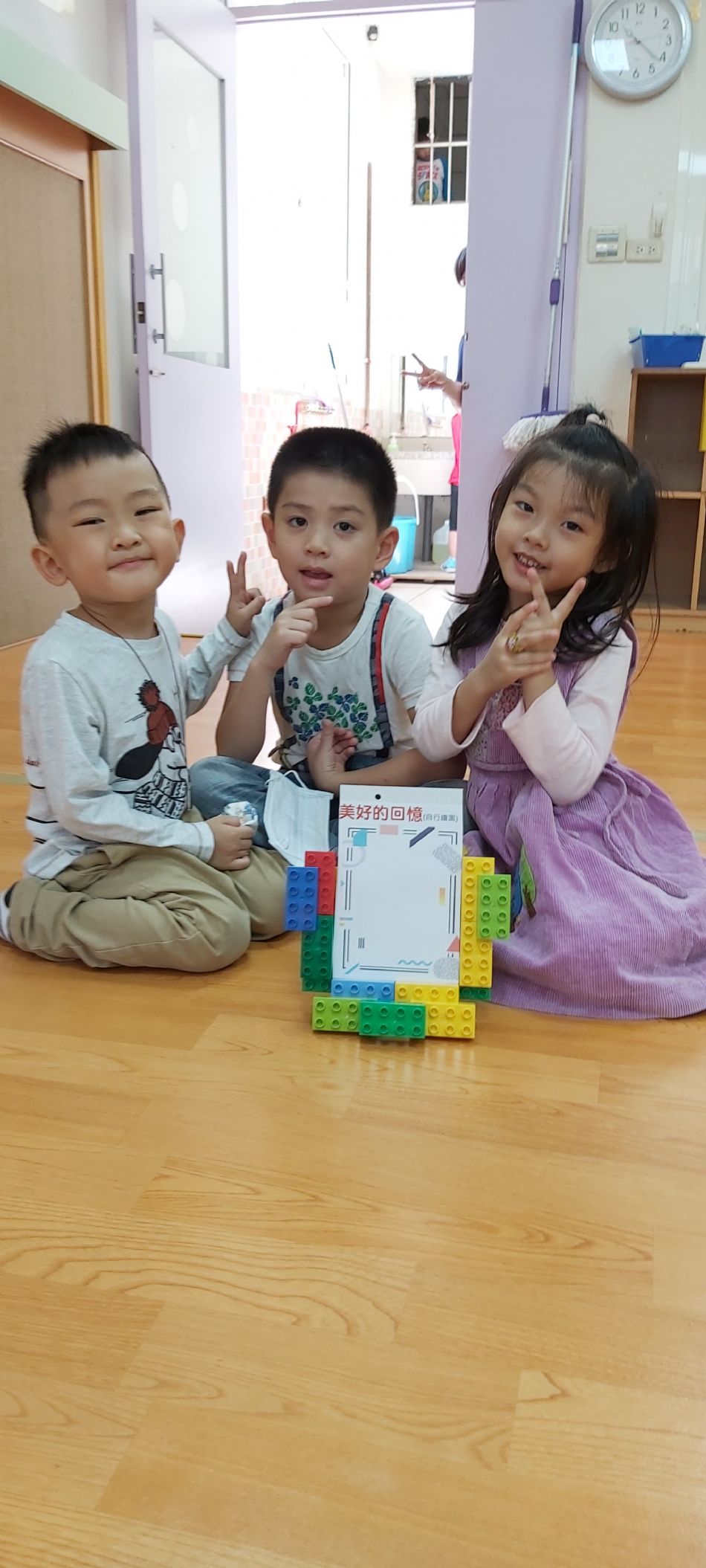 文件 : <FONT COLOR='red'>(108.10.17)樂高積木-1.JPG</FONT> <BR> 尺寸 : <FONT COLOR='blue'>950 × 2109</FONT> 圖元 <BR> 格式 : <FONT COLOR='green'>jpg</FONT> <BR> 大小 : <FONT COLOR='green'> -- </FONT> KB