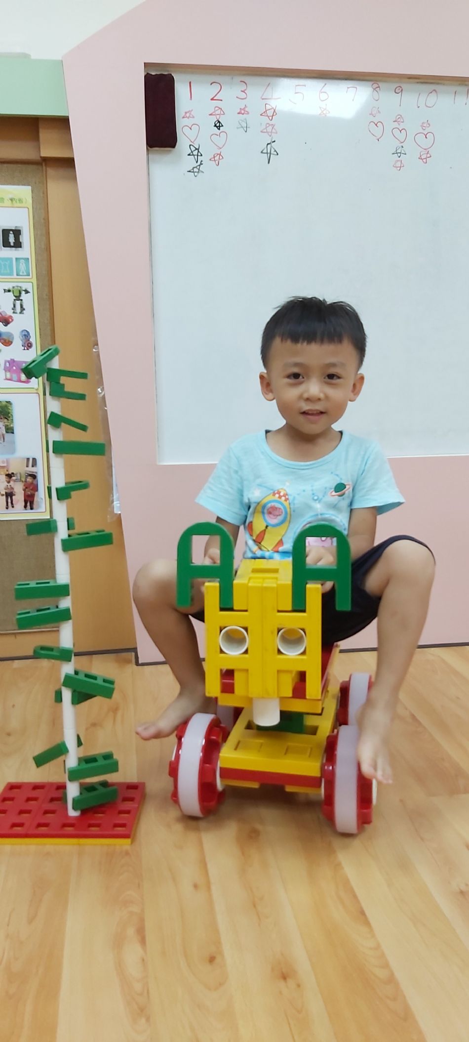 文件 : <FONT COLOR='red'>(108.08.21)積木課.JPG</FONT> <BR> 尺寸 : <FONT COLOR='blue'>950 × 2109</FONT> 圖元 <BR> 格式 : <FONT COLOR='green'>jpg</FONT> <BR> 大小 : <FONT COLOR='green'> -- </FONT> KB