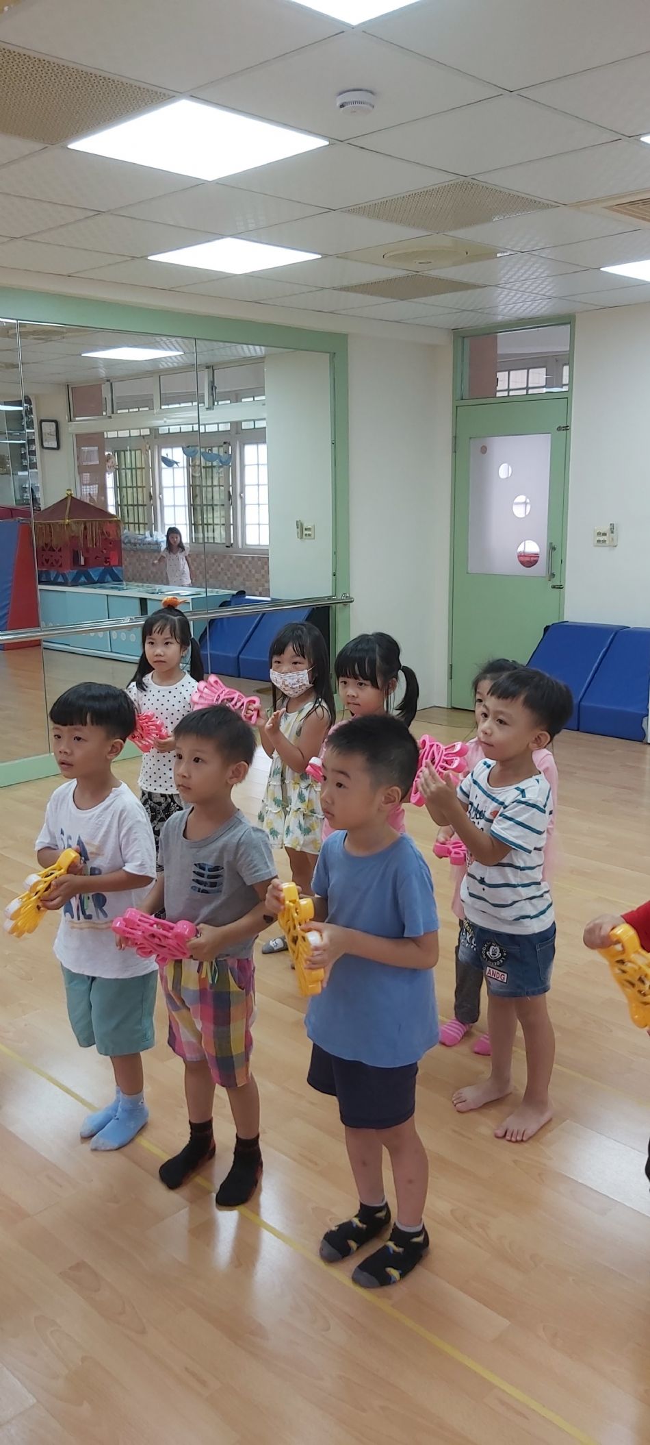 文件 : <FONT COLOR='red'>(108.09.05)音樂課-1.JPG</FONT> <BR> 尺寸 : <FONT COLOR='blue'>950 × 2109</FONT> 圖元 <BR> 格式 : <FONT COLOR='green'>jpg</FONT> <BR> 大小 : <FONT COLOR='green'> -- </FONT> KB