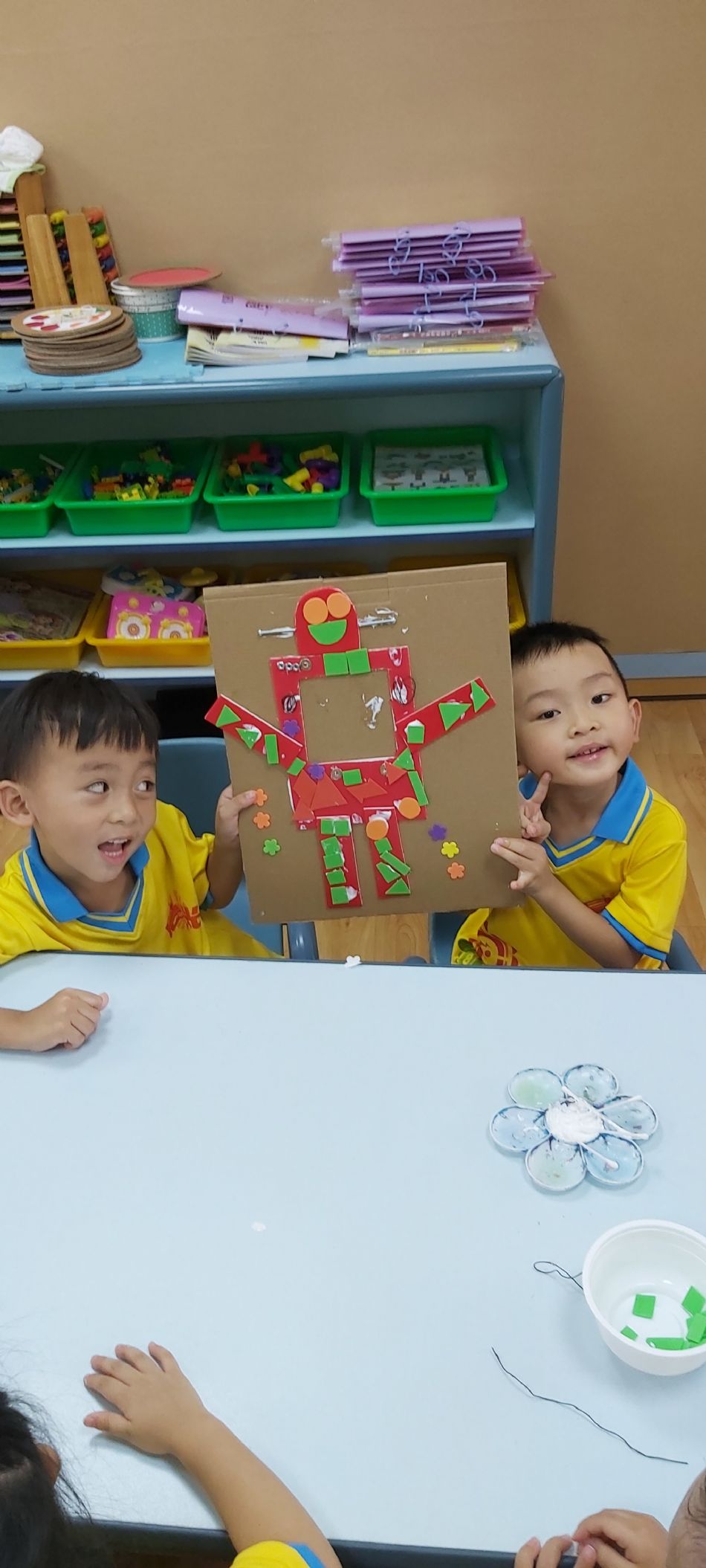 文件 : <FONT COLOR='red'>(108.09.11)美感課【機器人】-1.JPG</FONT> <BR> 尺寸 : <FONT COLOR='blue'>950 × 2109</FONT> 圖元 <BR> 格式 : <FONT COLOR='green'>jpg</FONT> <BR> 大小 : <FONT COLOR='green'> -- </FONT> KB