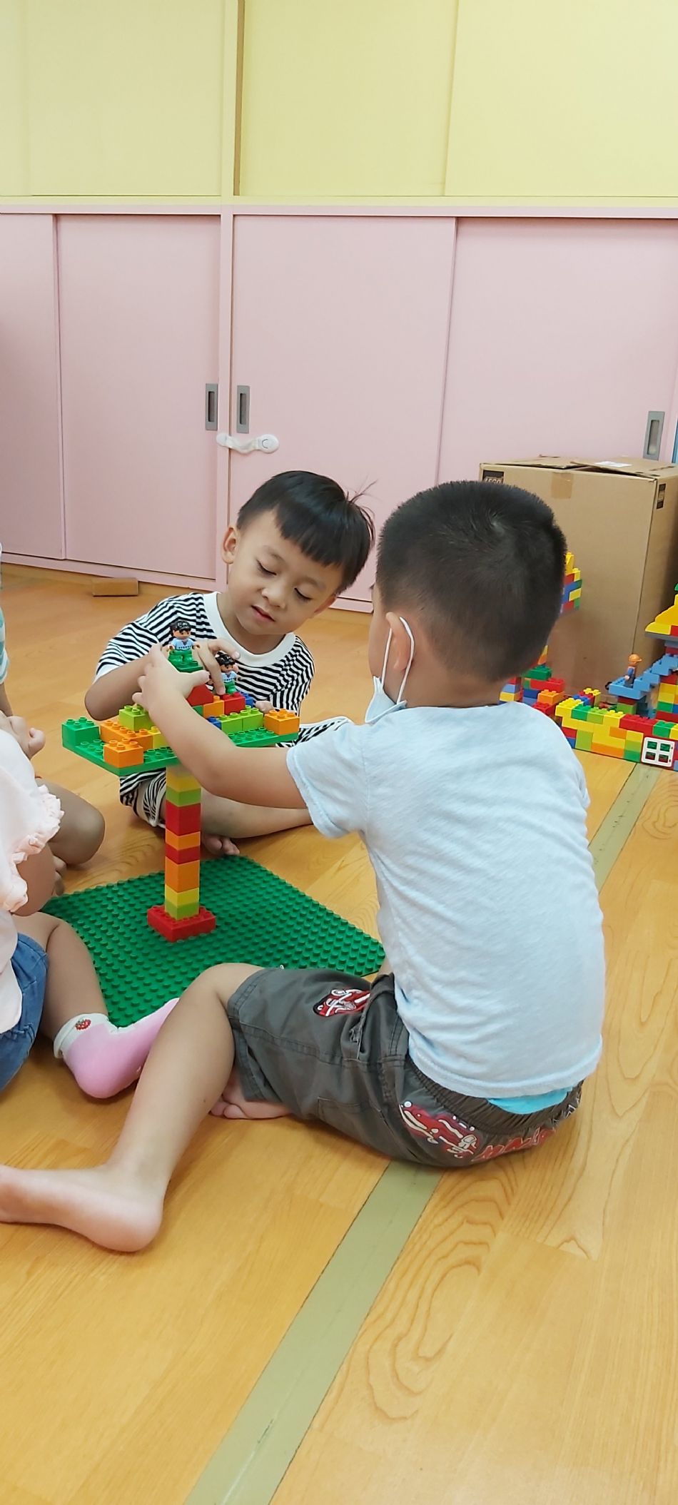 文件 : <FONT COLOR='red'>(108.09.12)樂高積木-2.JPG</FONT> <BR> 尺寸 : <FONT COLOR='blue'>950 × 2109</FONT> 圖元 <BR> 格式 : <FONT COLOR='green'>jpg</FONT> <BR> 大小 : <FONT COLOR='green'> -- </FONT> KB