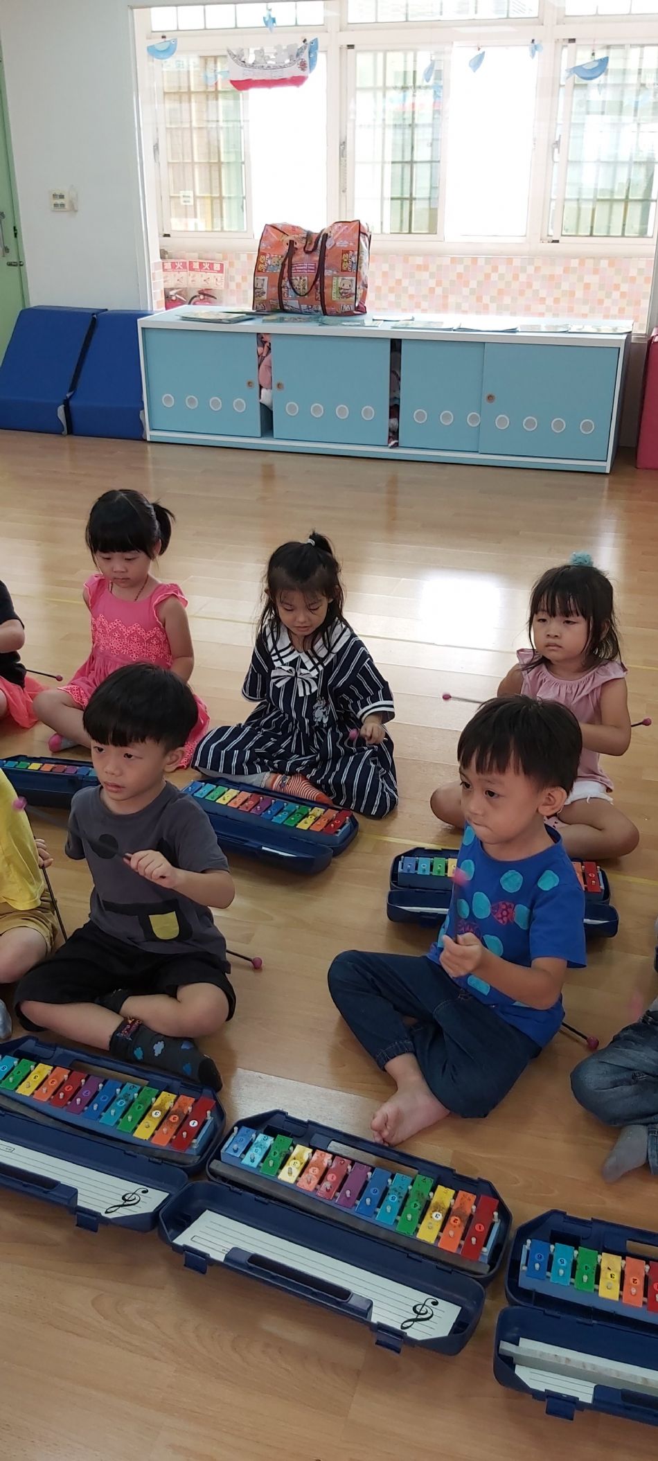 文件 : <FONT COLOR='red'>(108.10.03)音樂課-3.JPG</FONT> <BR> 尺寸 : <FONT COLOR='blue'>950 × 2109</FONT> 圖元 <BR> 格式 : <FONT COLOR='green'>jpg</FONT> <BR> 大小 : <FONT COLOR='green'> -- </FONT> KB