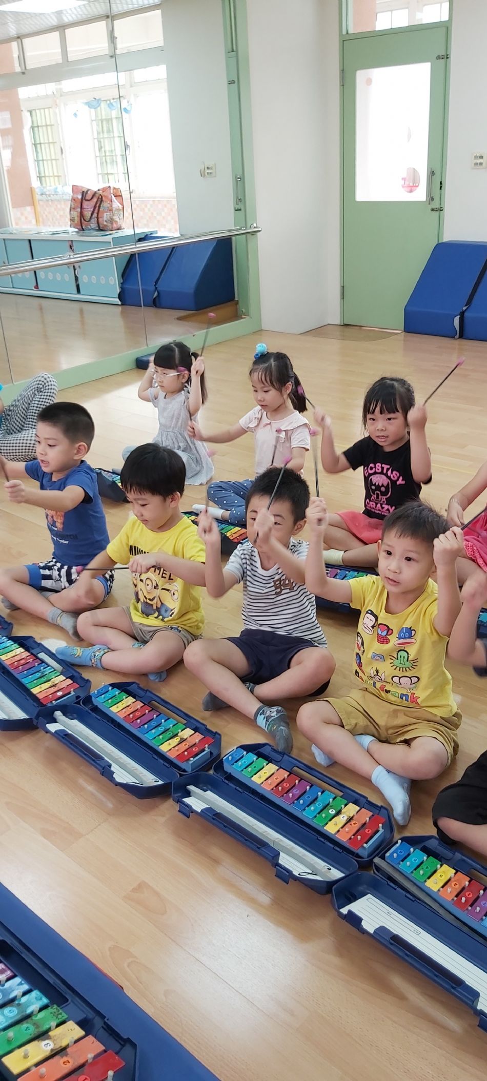 文件 : <FONT COLOR='red'>(108.10.03)音樂課-2.JPG</FONT> <BR> 尺寸 : <FONT COLOR='blue'>950 × 2109</FONT> 圖元 <BR> 格式 : <FONT COLOR='green'>jpg</FONT> <BR> 大小 : <FONT COLOR='green'> -- </FONT> KB