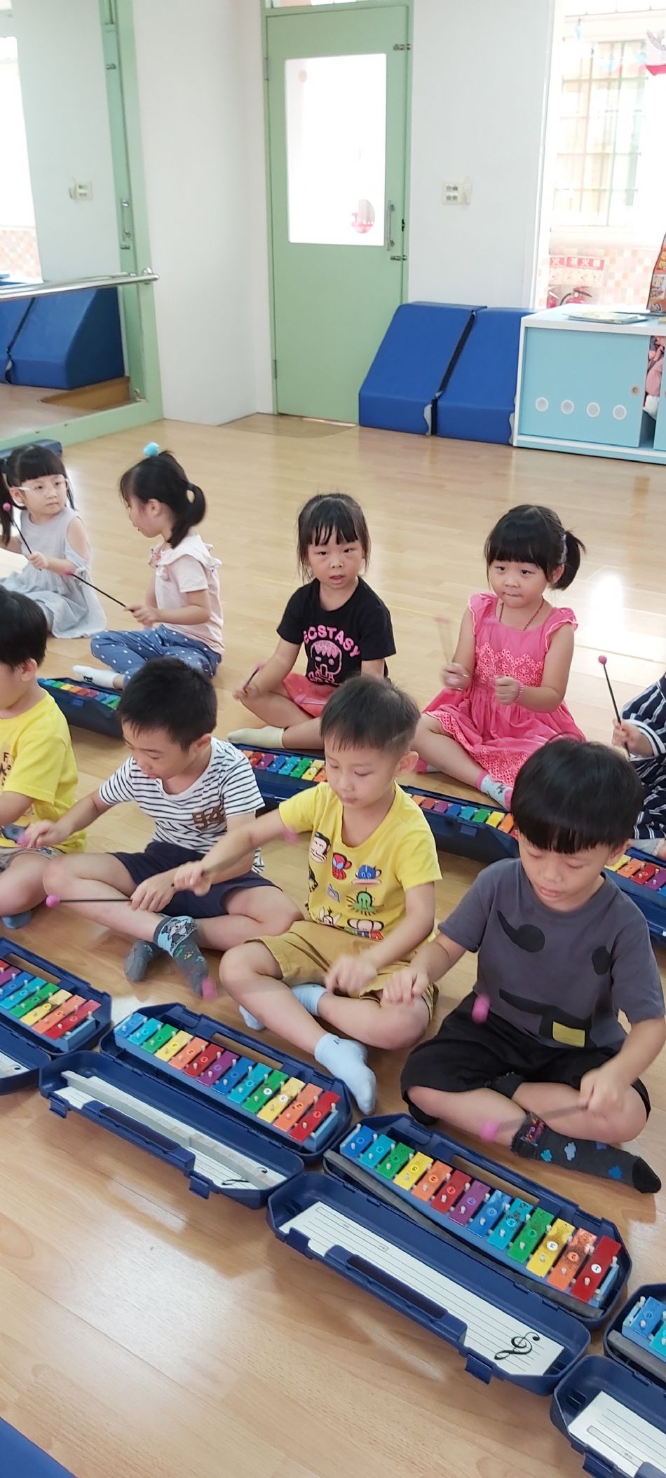 文件 : <FONT COLOR='red'>(108.10.03)音樂課-4.JPG</FONT> <BR> 尺寸 : <FONT COLOR='blue'>950 × 2109</FONT> 圖元 <BR> 格式 : <FONT COLOR='green'>jpg</FONT> <BR> 大小 : <FONT COLOR='green'> -- </FONT> KB