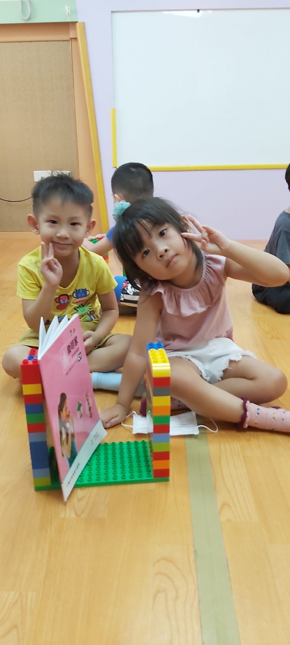 文件 : <FONT COLOR='red'>(108.10.03)樂高積木.JPG</FONT> <BR> 尺寸 : <FONT COLOR='blue'>950 × 2109</FONT> 圖元 <BR> 格式 : <FONT COLOR='green'>jpg</FONT> <BR> 大小 : <FONT COLOR='green'> -- </FONT> KB