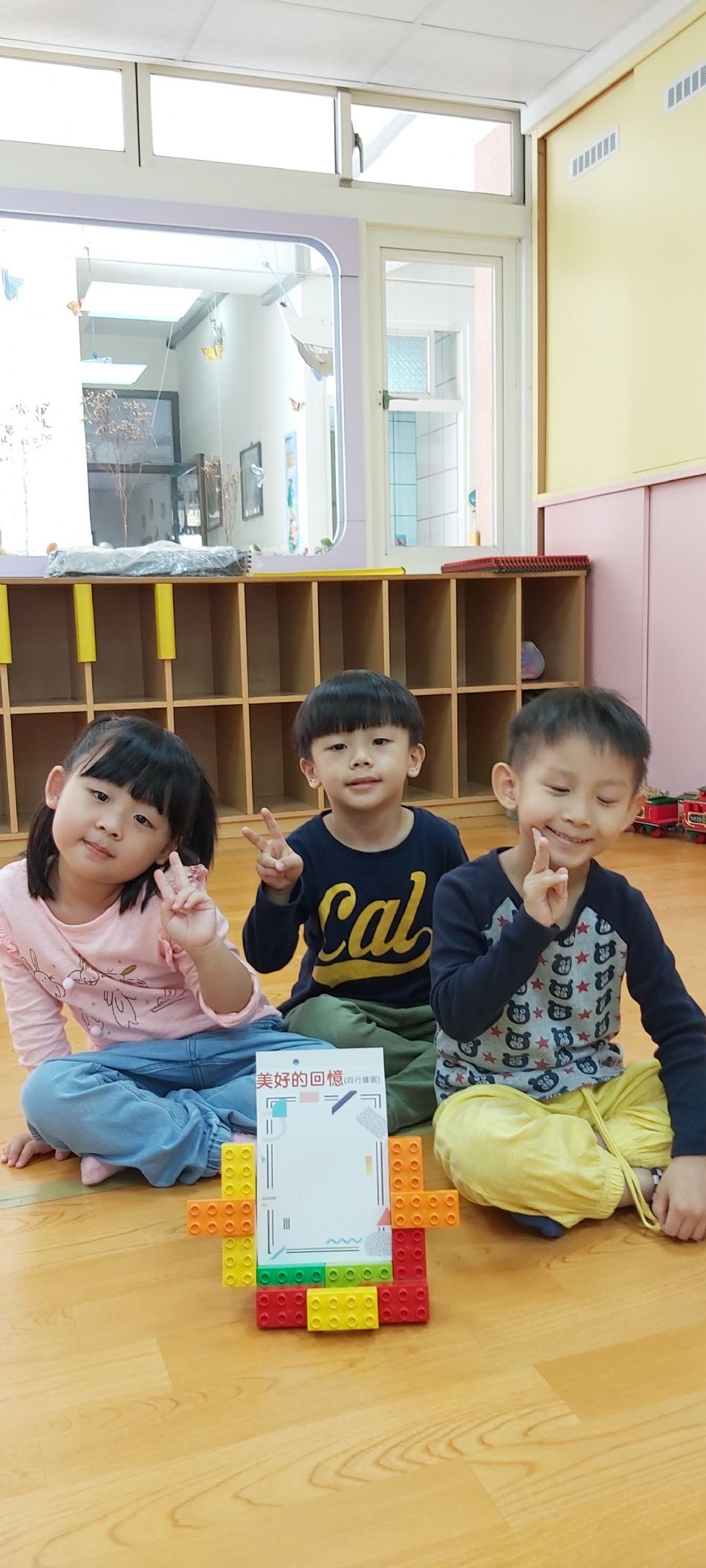 文件 : <FONT COLOR='red'>(108.10.17)樂高積木.JPG</FONT> <BR> 尺寸 : <FONT COLOR='blue'>950 × 2109</FONT> 圖元 <BR> 格式 : <FONT COLOR='green'>jpg</FONT> <BR> 大小 : <FONT COLOR='green'> -- </FONT> KB