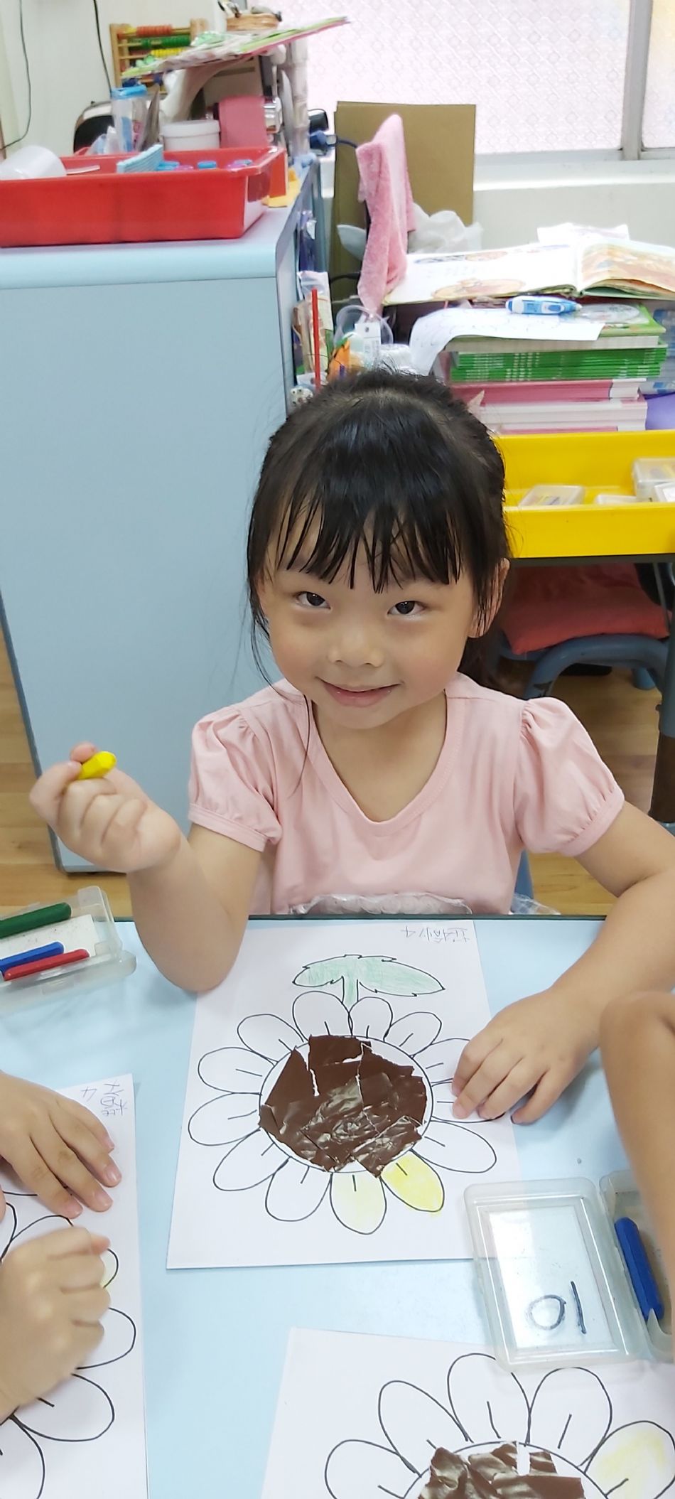 文件 : <FONT COLOR='red'>(108.08.15)撕貼畫【向日葵花】-1.JPG</FONT> <BR> 尺寸 : <FONT COLOR='blue'>950 × 2109</FONT> 圖元 <BR> 格式 : <FONT COLOR='green'>jpg</FONT> <BR> 大小 : <FONT COLOR='green'> -- </FONT> KB