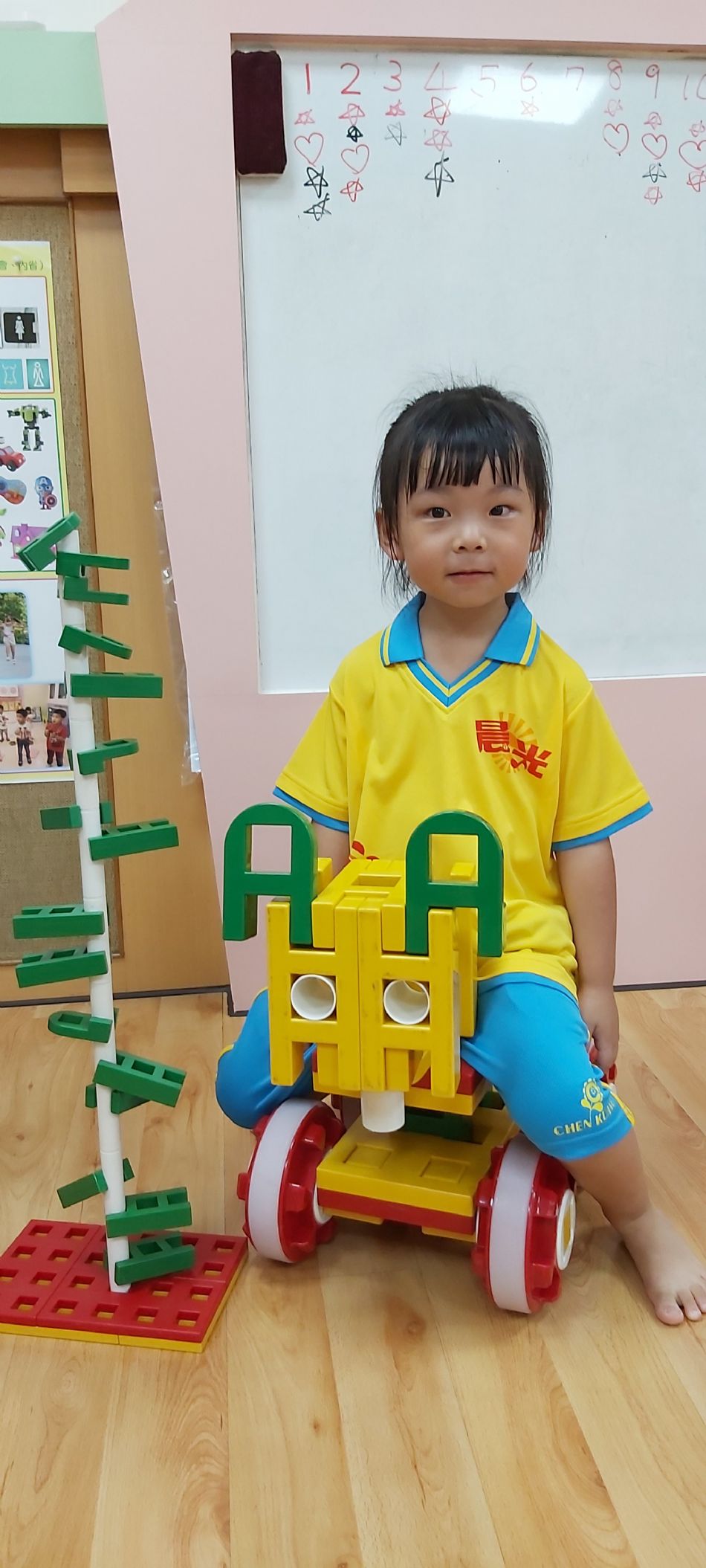 文件 : <FONT COLOR='red'>(108.08.21)積木課.JPG</FONT> <BR> 尺寸 : <FONT COLOR='blue'>950 × 2109</FONT> 圖元 <BR> 格式 : <FONT COLOR='green'>jpg</FONT> <BR> 大小 : <FONT COLOR='green'> -- </FONT> KB