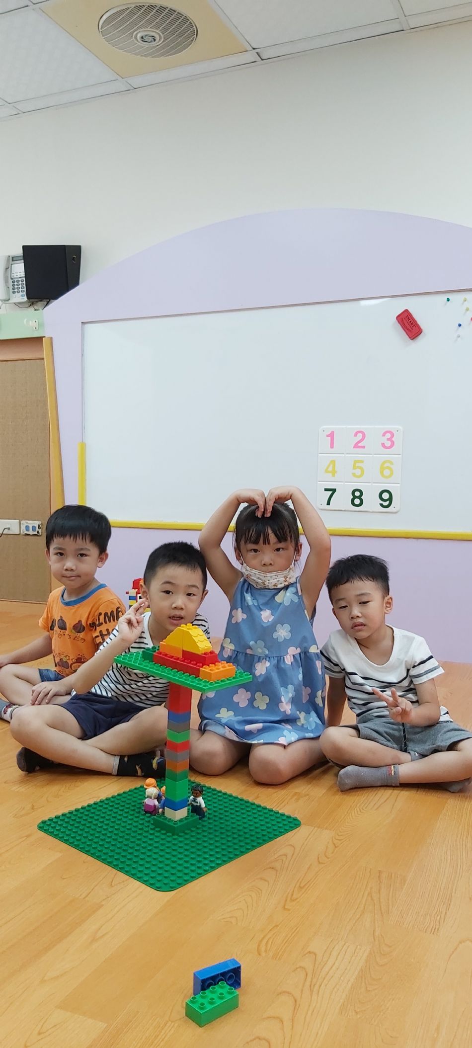 文件 : <FONT COLOR='red'>(108.09.12)樂高積木.JPG</FONT> <BR> 尺寸 : <FONT COLOR='blue'>950 × 2109</FONT> 圖元 <BR> 格式 : <FONT COLOR='green'>jpg</FONT> <BR> 大小 : <FONT COLOR='green'> -- </FONT> KB