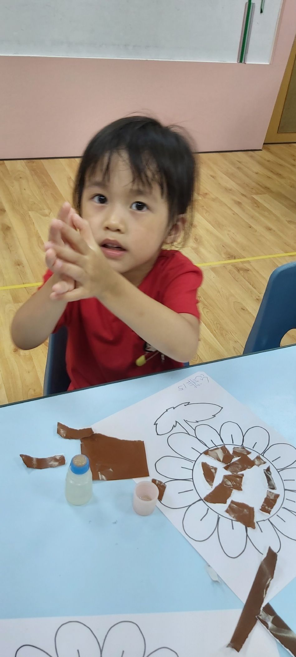 文件 : <FONT COLOR='red'>(108.08.15)撕貼畫【向日葵花】-1.JPG</FONT> <BR> 尺寸 : <FONT COLOR='blue'>950 × 2109</FONT> 圖元 <BR> 格式 : <FONT COLOR='green'>jpg</FONT> <BR> 大小 : <FONT COLOR='green'> -- </FONT> KB