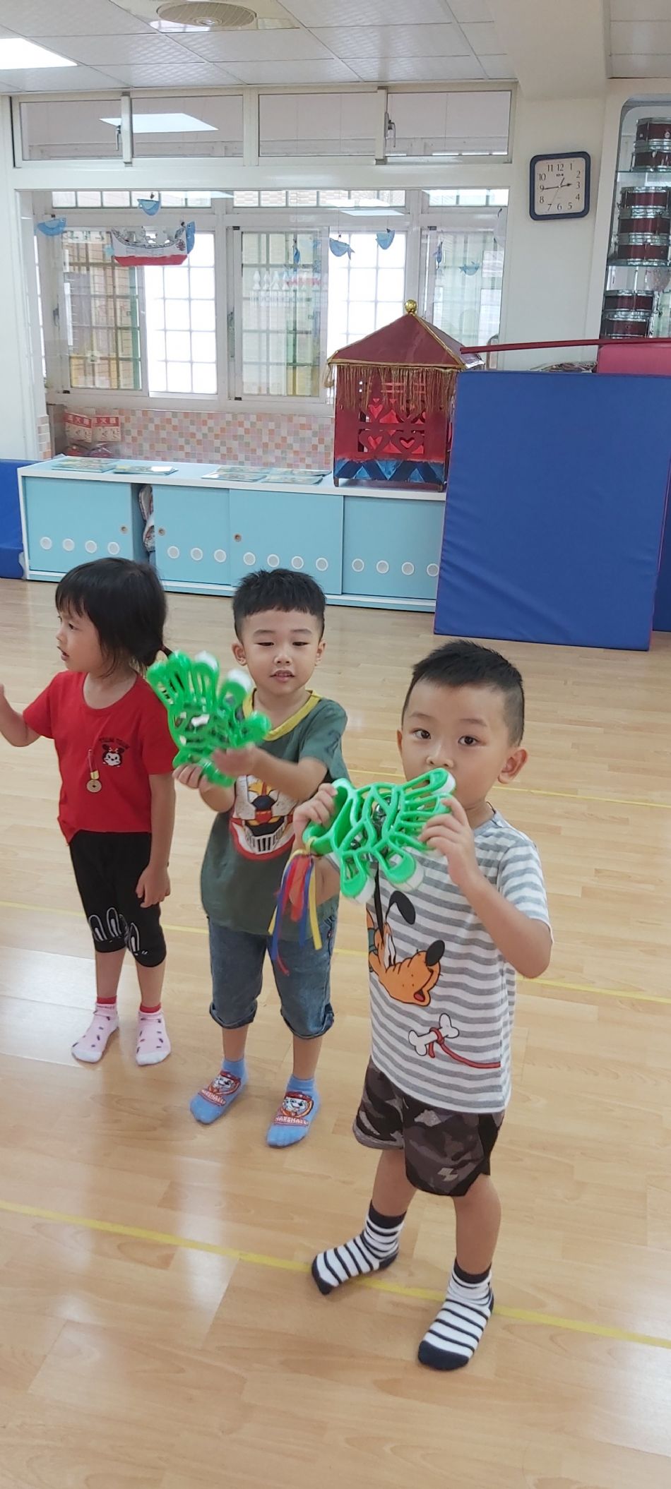 文件 : <FONT COLOR='red'>(108.09.05)音樂課-1.JPG</FONT> <BR> 尺寸 : <FONT COLOR='blue'>950 × 2109</FONT> 圖元 <BR> 格式 : <FONT COLOR='green'>jpg</FONT> <BR> 大小 : <FONT COLOR='green'> -- </FONT> KB