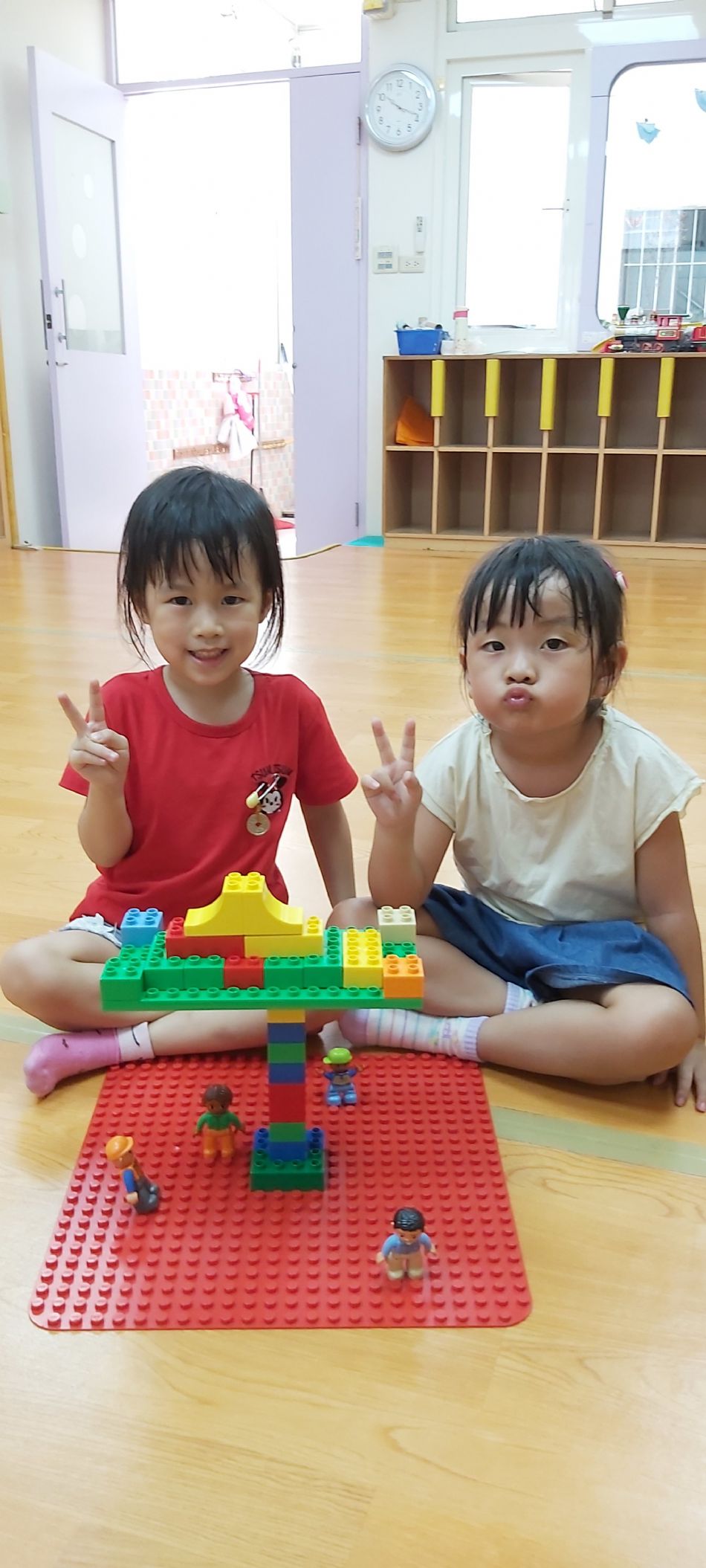 文件 : <FONT COLOR='red'>(108.09.12)樂高積木.JPG</FONT> <BR> 尺寸 : <FONT COLOR='blue'>950 × 2109</FONT> 圖元 <BR> 格式 : <FONT COLOR='green'>jpg</FONT> <BR> 大小 : <FONT COLOR='green'> -- </FONT> KB