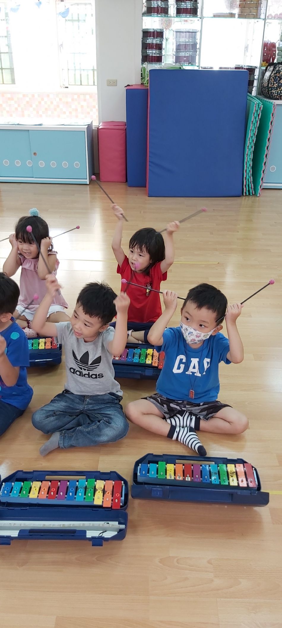 文件 : <FONT COLOR='red'>(108.10.03)音樂課-1.JPG</FONT> <BR> 尺寸 : <FONT COLOR='blue'>950 × 2109</FONT> 圖元 <BR> 格式 : <FONT COLOR='green'>jpg</FONT> <BR> 大小 : <FONT COLOR='green'> -- </FONT> KB