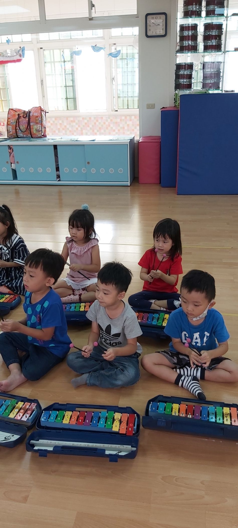 文件 : <FONT COLOR='red'>(108.10.03)音樂課-3.JPG</FONT> <BR> 尺寸 : <FONT COLOR='blue'>950 × 2109</FONT> 圖元 <BR> 格式 : <FONT COLOR='green'>jpg</FONT> <BR> 大小 : <FONT COLOR='green'> -- </FONT> KB