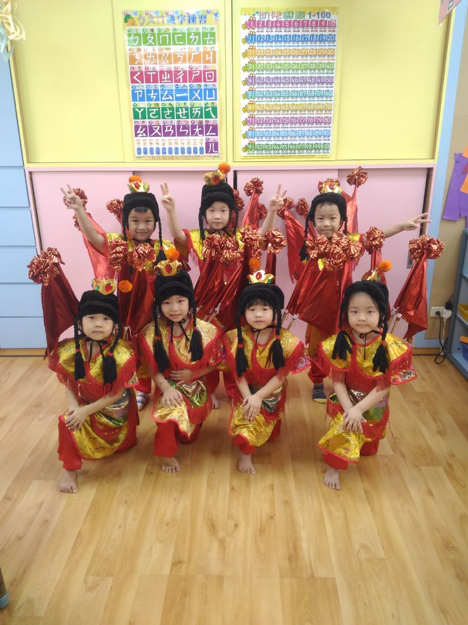 文件 : <FONT COLOR='red'>(108.07.19)畢業服裝-11.JPG</FONT> <BR> 尺寸 : <FONT COLOR='blue'>950 × 1267</FONT> 圖元 <BR> 格式 : <FONT COLOR='green'>jpg</FONT> <BR> 大小 : <FONT COLOR='green'> -- </FONT> KB