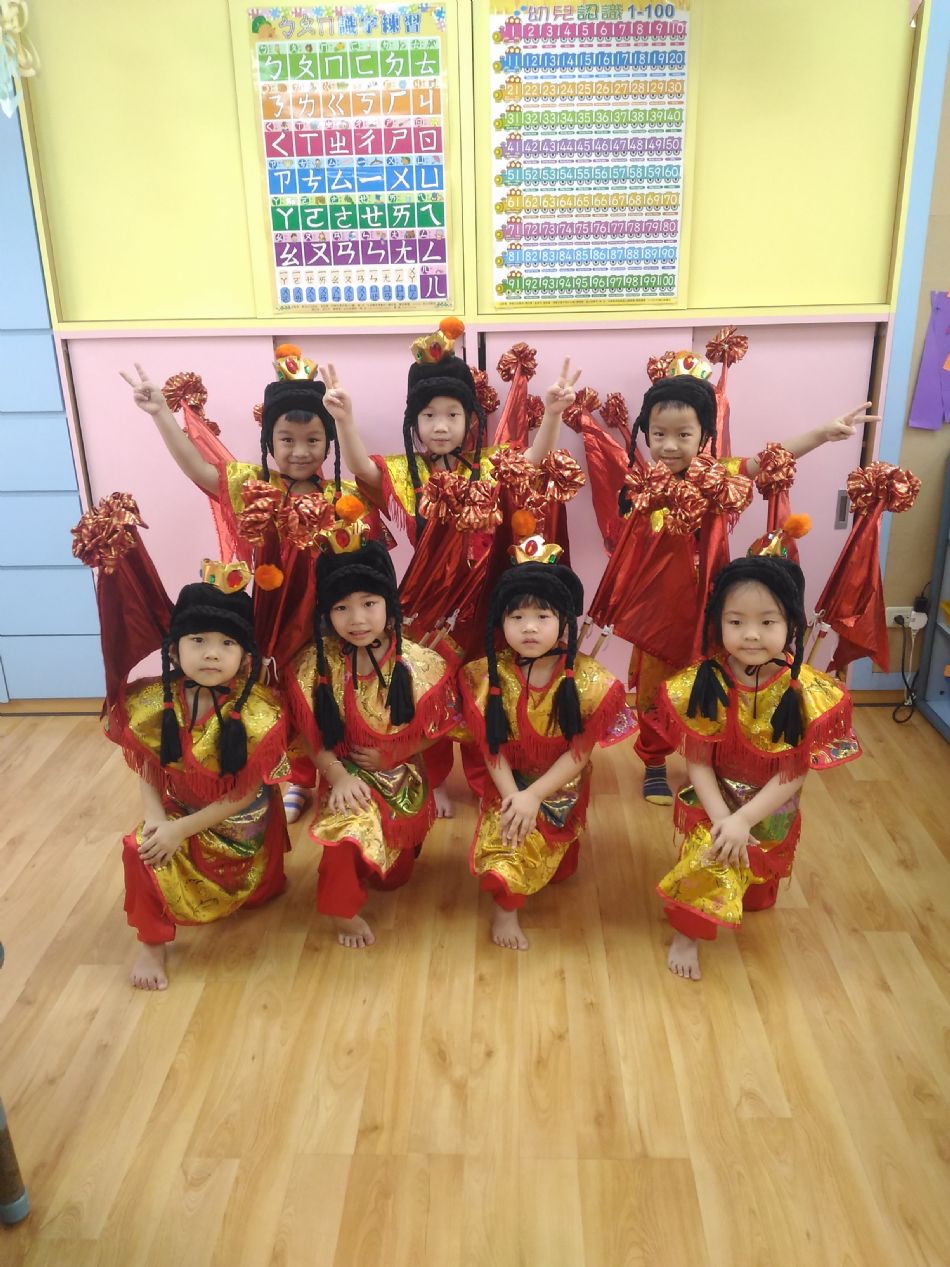 文件 : <FONT COLOR='red'>(108.07.19)畢業服裝-14.JPG</FONT> <BR> 尺寸 : <FONT COLOR='blue'>950 × 1267</FONT> 圖元 <BR> 格式 : <FONT COLOR='green'>jpg</FONT> <BR> 大小 : <FONT COLOR='green'> -- </FONT> KB