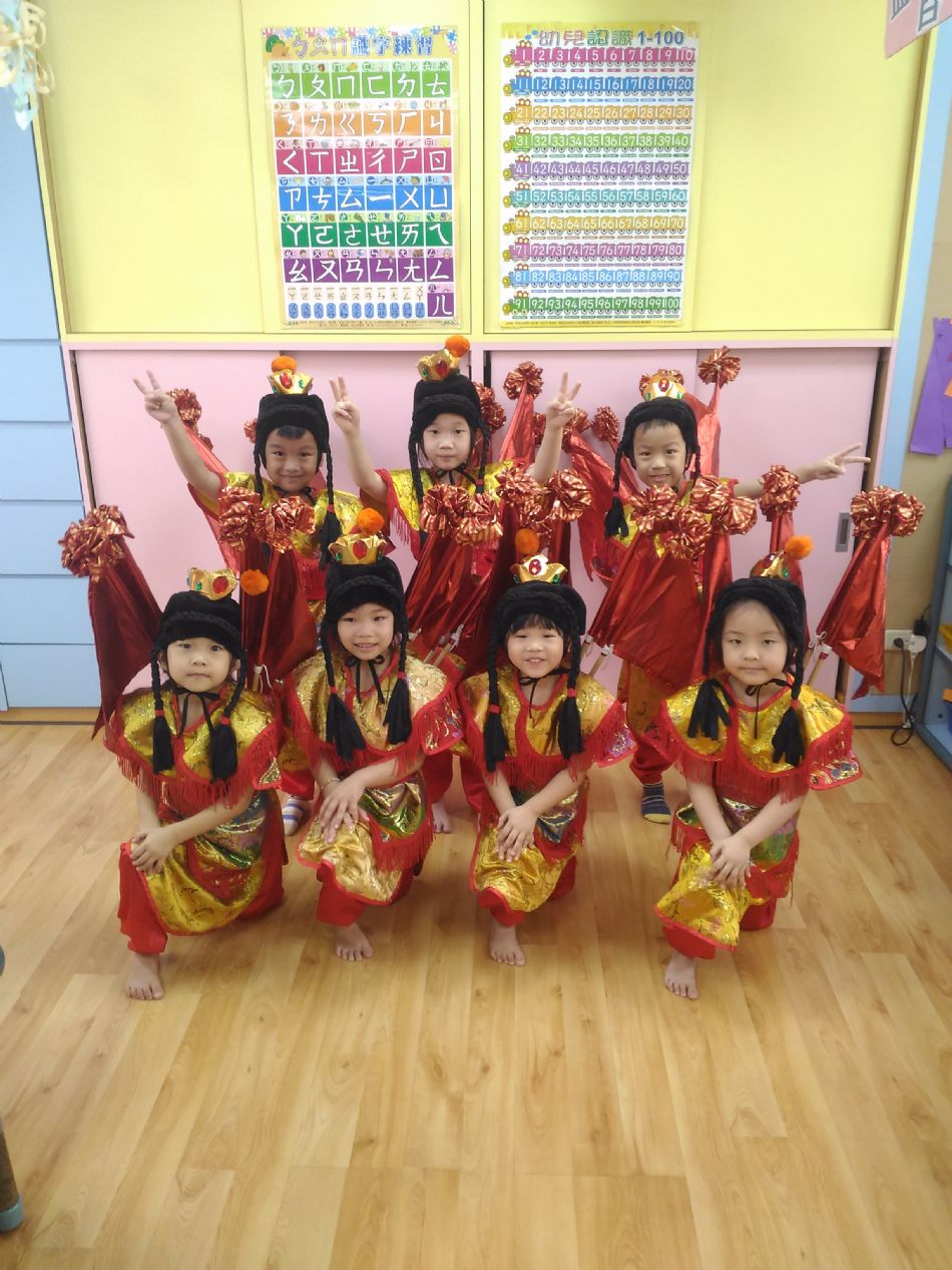 文件 : <FONT COLOR='red'>(108.07.19)畢業服裝-15.JPG</FONT> <BR> 尺寸 : <FONT COLOR='blue'>950 × 1267</FONT> 圖元 <BR> 格式 : <FONT COLOR='green'>jpg</FONT> <BR> 大小 : <FONT COLOR='green'> -- </FONT> KB