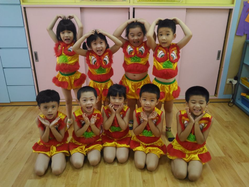 文件 : <FONT COLOR='red'>(108.07.19)畢業服裝-3.JPG</FONT> <BR> 尺寸 : <FONT COLOR='blue'>950 × 712</FONT> 圖元 <BR> 格式 : <FONT COLOR='green'>jpg</FONT> <BR> 大小 : <FONT COLOR='green'> -- </FONT> KB