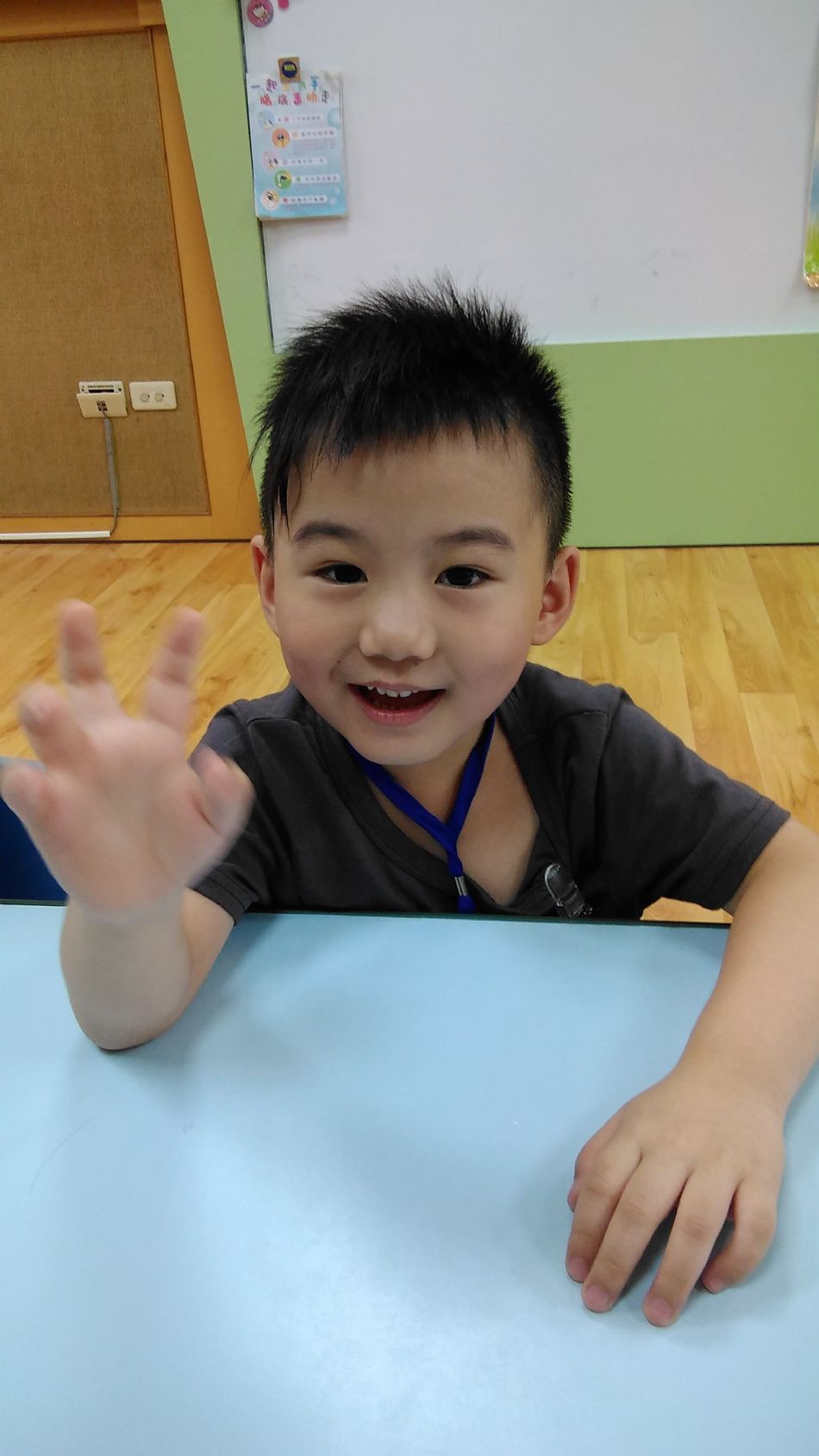 文件 : <FONT COLOR='red'>(108.08.12)新鮮人.JPG</FONT> <BR> 尺寸 : <FONT COLOR='blue'>950 × 1689</FONT> 圖元 <BR> 格式 : <FONT COLOR='green'>jpg</FONT> <BR> 大小 : <FONT COLOR='green'> -- </FONT> KB