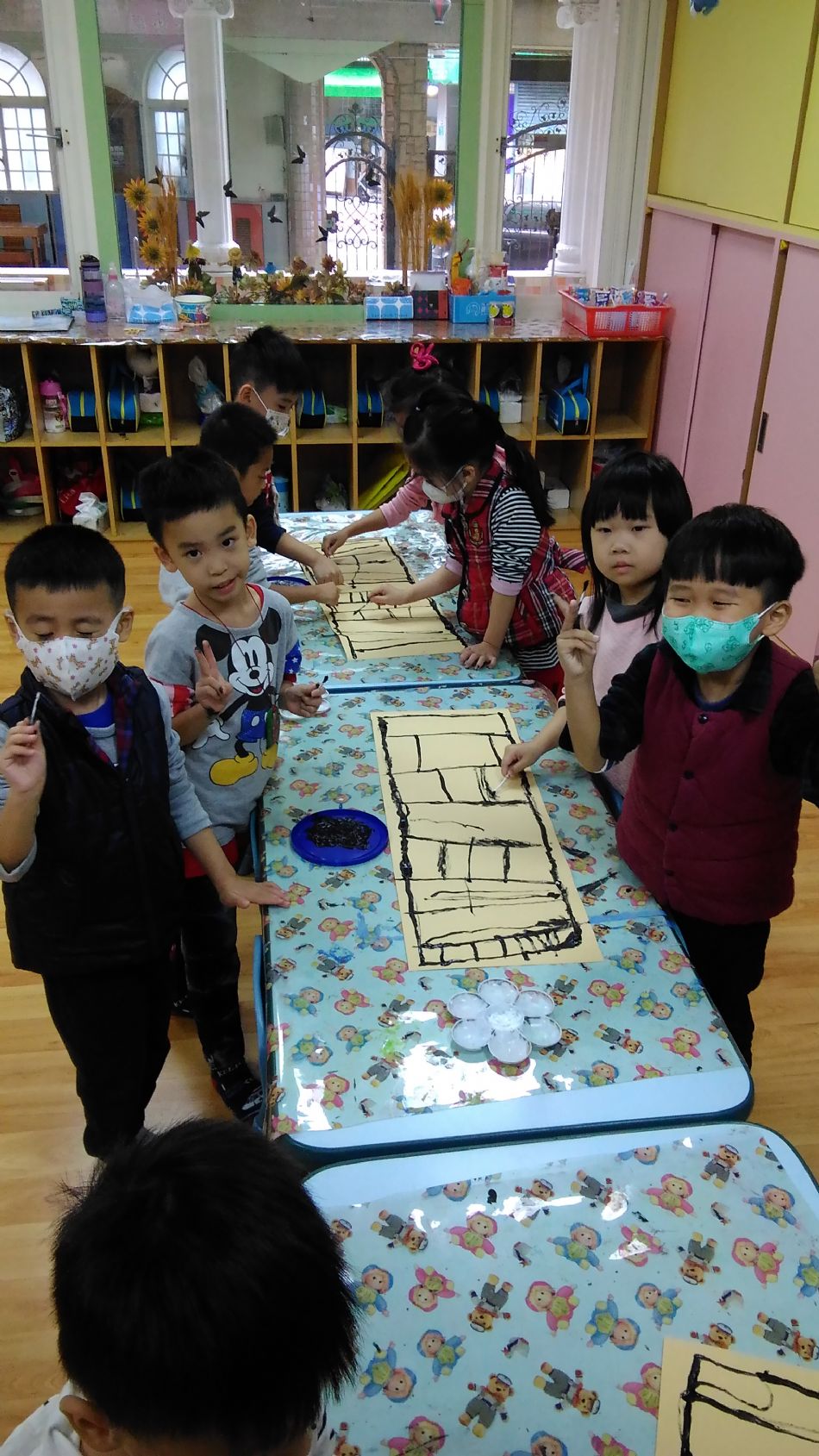 文件 : <FONT COLOR='red'>(108.11.14)美感課程【一棟高高的房子】.JPG</FONT> <BR> 尺寸 : <FONT COLOR='blue'>950 × 1689</FONT> 圖元 <BR> 格式 : <FONT COLOR='green'>jpg</FONT> <BR> 大小 : <FONT COLOR='green'> -- </FONT> KB