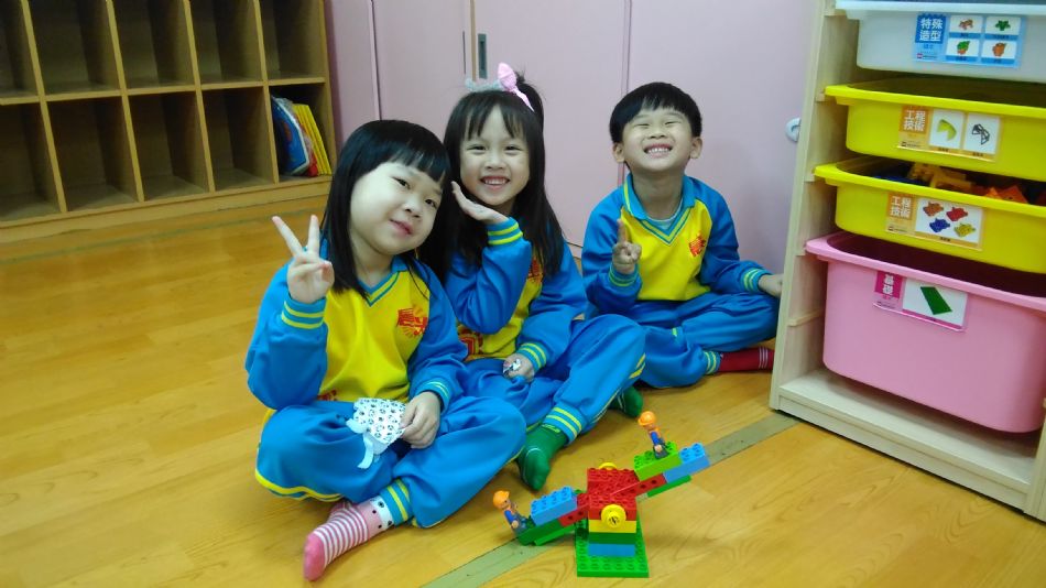 文件 : <FONT COLOR='red'>(109.04.22)樂高積木【翹翹板】.JPG</FONT> <BR> 尺寸 : <FONT COLOR='blue'>950 × 534</FONT> 圖元 <BR> 格式 : <FONT COLOR='green'>jpg</FONT> <BR> 大小 : <FONT COLOR='green'> -- </FONT> KB