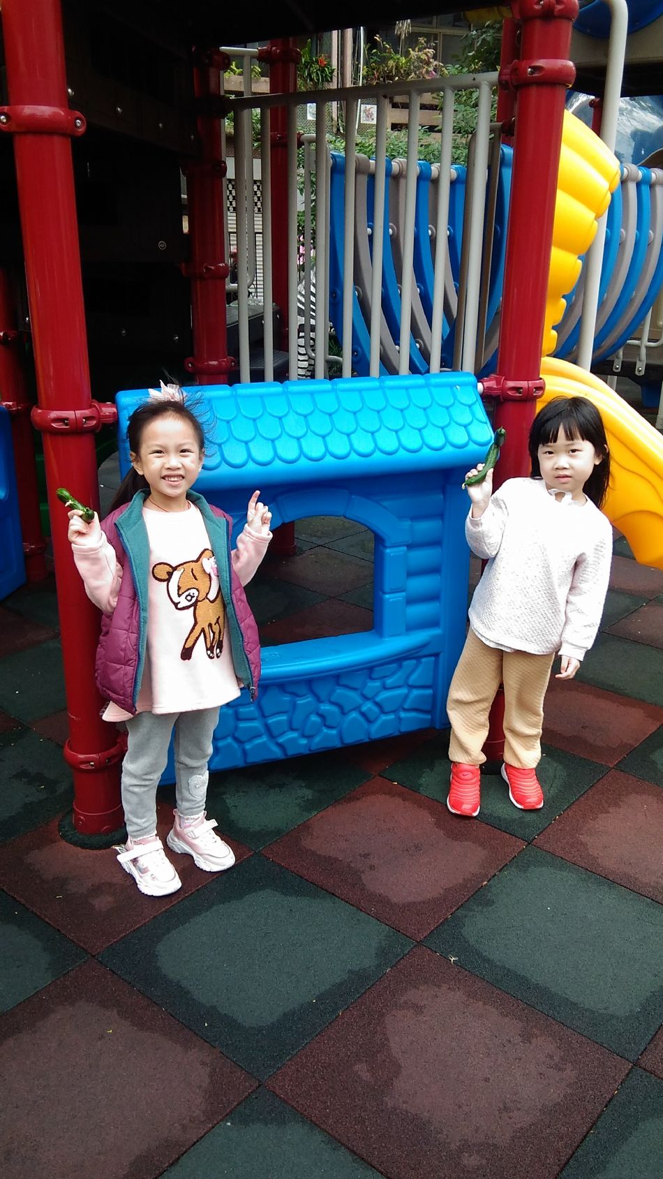 文件 : <FONT COLOR='red'>(109.04.24)主題課程【小黃瓜收成】-2.JPG</FONT> <BR> 尺寸 : <FONT COLOR='blue'>950 × 1689</FONT> 圖元 <BR> 格式 : <FONT COLOR='green'>jpg</FONT> <BR> 大小 : <FONT COLOR='green'> -- </FONT> KB