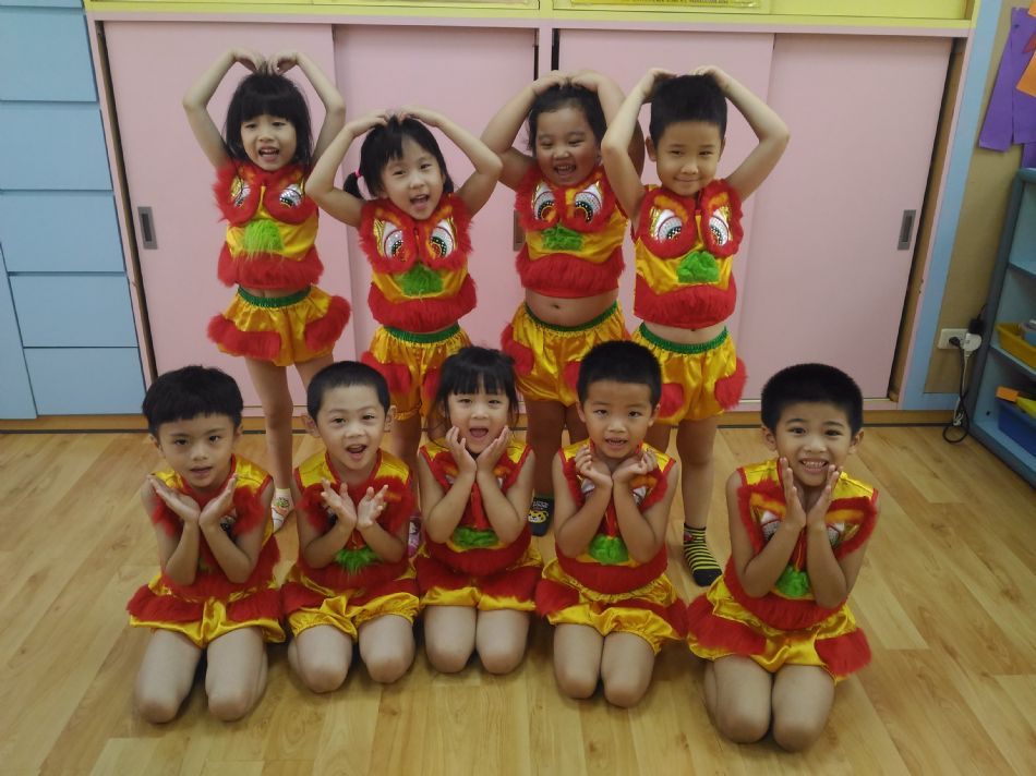 文件 : <FONT COLOR='red'>(108.07.19)畢業服裝-1.JPG</FONT> <BR> 尺寸 : <FONT COLOR='blue'>950 × 712</FONT> 圖元 <BR> 格式 : <FONT COLOR='green'>jpg</FONT> <BR> 大小 : <FONT COLOR='green'> -- </FONT> KB