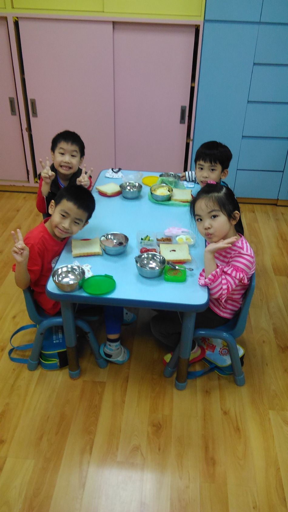 文件 : <FONT COLOR='red'>(109.04.21)主題課程【蔬菜三明治】.JPG</FONT> <BR> 尺寸 : <FONT COLOR='blue'>950 × 1689</FONT> 圖元 <BR> 格式 : <FONT COLOR='green'>jpg</FONT> <BR> 大小 : <FONT COLOR='green'> -- </FONT> KB