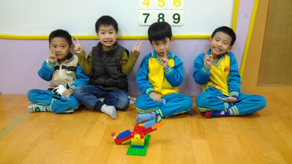 文件 : <FONT COLOR='red'>(109.04.22)樂高積木【翹翹板】-1.JPG</FONT> <BR> 尺寸 : <FONT COLOR='blue'>950 × 534</FONT> 圖元 <BR> 格式 : <FONT COLOR='green'>jpg</FONT> <BR> 大小 : <FONT COLOR='green'> -- </FONT> KB