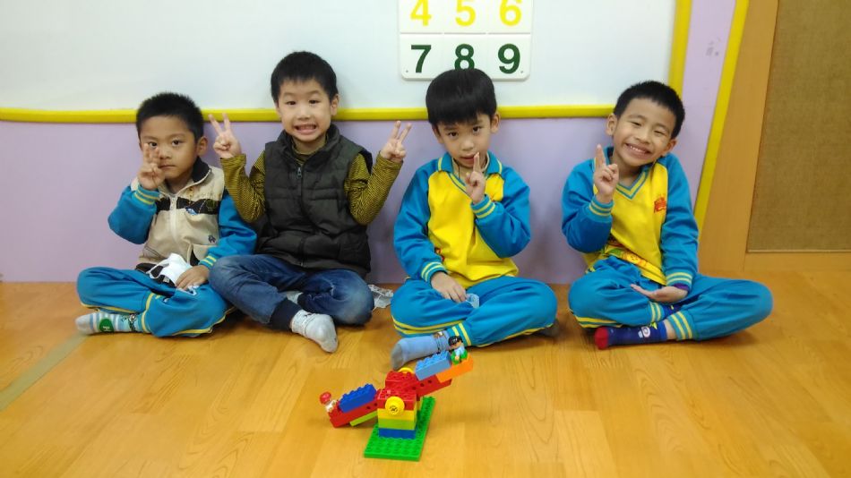 文件 : <FONT COLOR='red'>(109.04.22)樂高積木【翹翹板】.JPG</FONT> <BR> 尺寸 : <FONT COLOR='blue'>950 × 534</FONT> 圖元 <BR> 格式 : <FONT COLOR='green'>jpg</FONT> <BR> 大小 : <FONT COLOR='green'> -- </FONT> KB