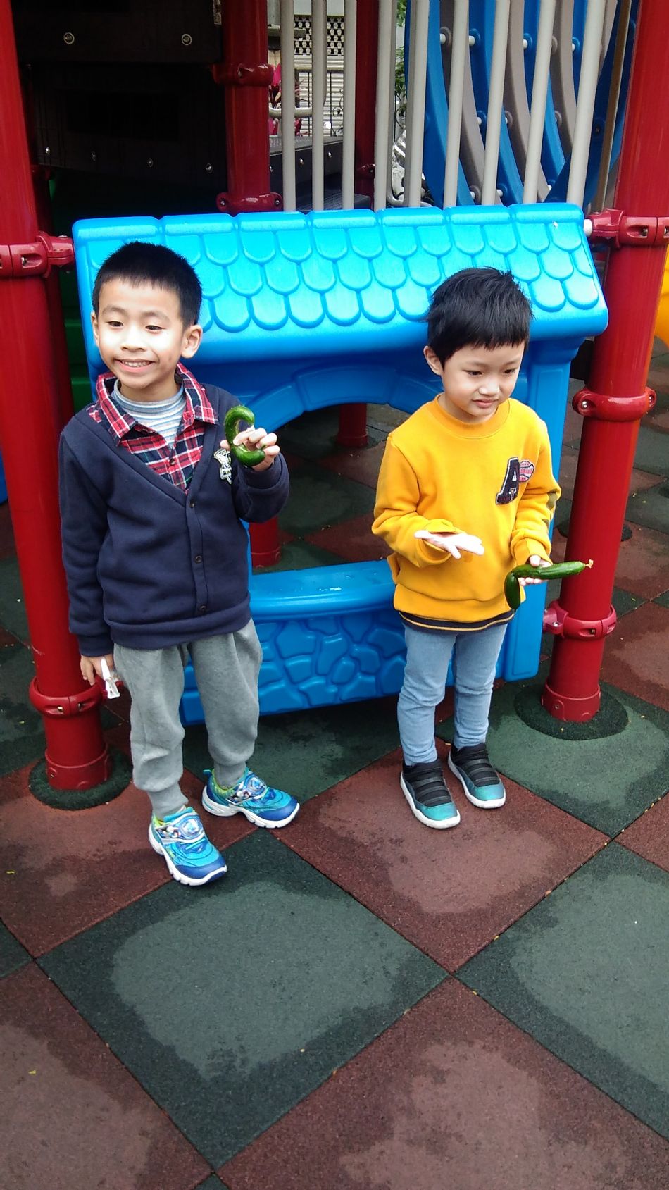 文件 : <FONT COLOR='red'>(109.04.24)主題課程【小黃瓜收成】.JPG</FONT> <BR> 尺寸 : <FONT COLOR='blue'>950 × 1689</FONT> 圖元 <BR> 格式 : <FONT COLOR='green'>jpg</FONT> <BR> 大小 : <FONT COLOR='green'> -- </FONT> KB