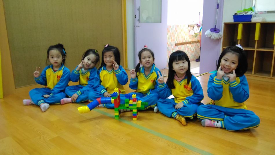 文件 : <FONT COLOR='red'>(108.11.20)樂高創作【滾球溜滑梯】.JPG</FONT> <BR> 尺寸 : <FONT COLOR='blue'>950 × 534</FONT> 圖元 <BR> 格式 : <FONT COLOR='green'>jpg</FONT> <BR> 大小 : <FONT COLOR='green'> -- </FONT> KB