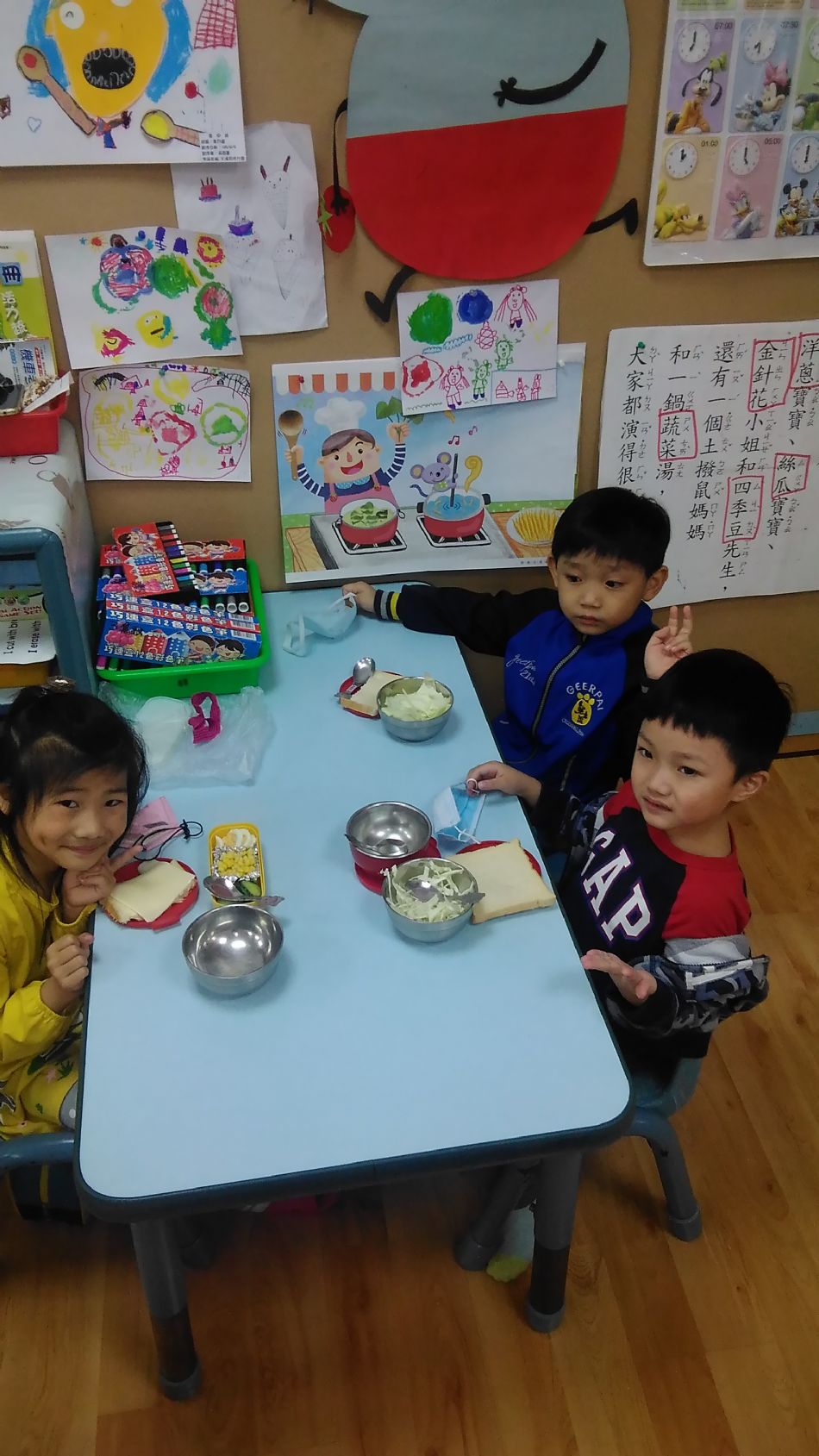 文件 : <FONT COLOR='red'>(109.04.21)主題課程【蔬菜三明治】-5.JPG</FONT> <BR> 尺寸 : <FONT COLOR='blue'>950 × 1689</FONT> 圖元 <BR> 格式 : <FONT COLOR='green'>jpg</FONT> <BR> 大小 : <FONT COLOR='green'> -- </FONT> KB