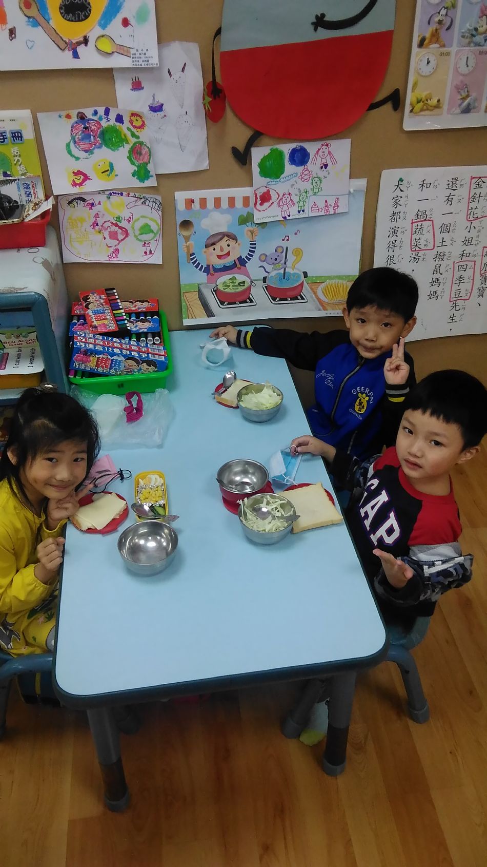 文件 : <FONT COLOR='red'>(109.04.21)主題課程【蔬菜三明治】-6.JPG</FONT> <BR> 尺寸 : <FONT COLOR='blue'>950 × 1689</FONT> 圖元 <BR> 格式 : <FONT COLOR='green'>jpg</FONT> <BR> 大小 : <FONT COLOR='green'> -- </FONT> KB