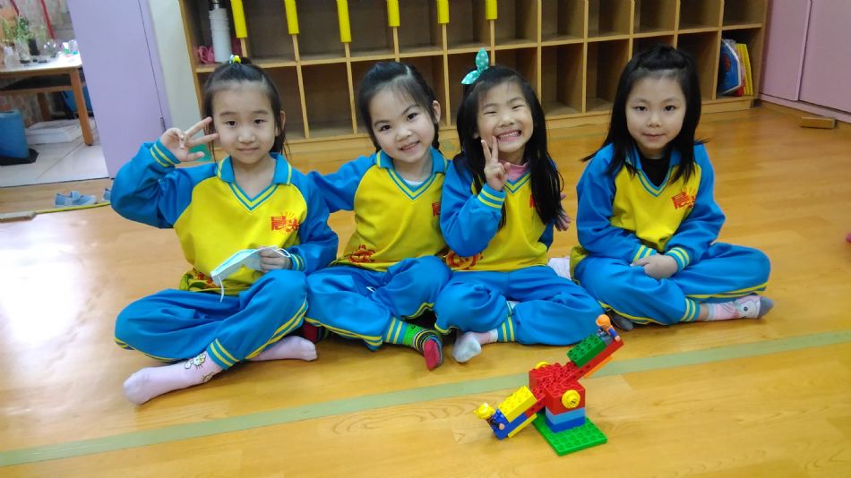 文件 : <FONT COLOR='red'>(109.04.22)樂高積木【翹翹板】.JPG</FONT> <BR> 尺寸 : <FONT COLOR='blue'>950 × 534</FONT> 圖元 <BR> 格式 : <FONT COLOR='green'>jpg</FONT> <BR> 大小 : <FONT COLOR='green'> -- </FONT> KB