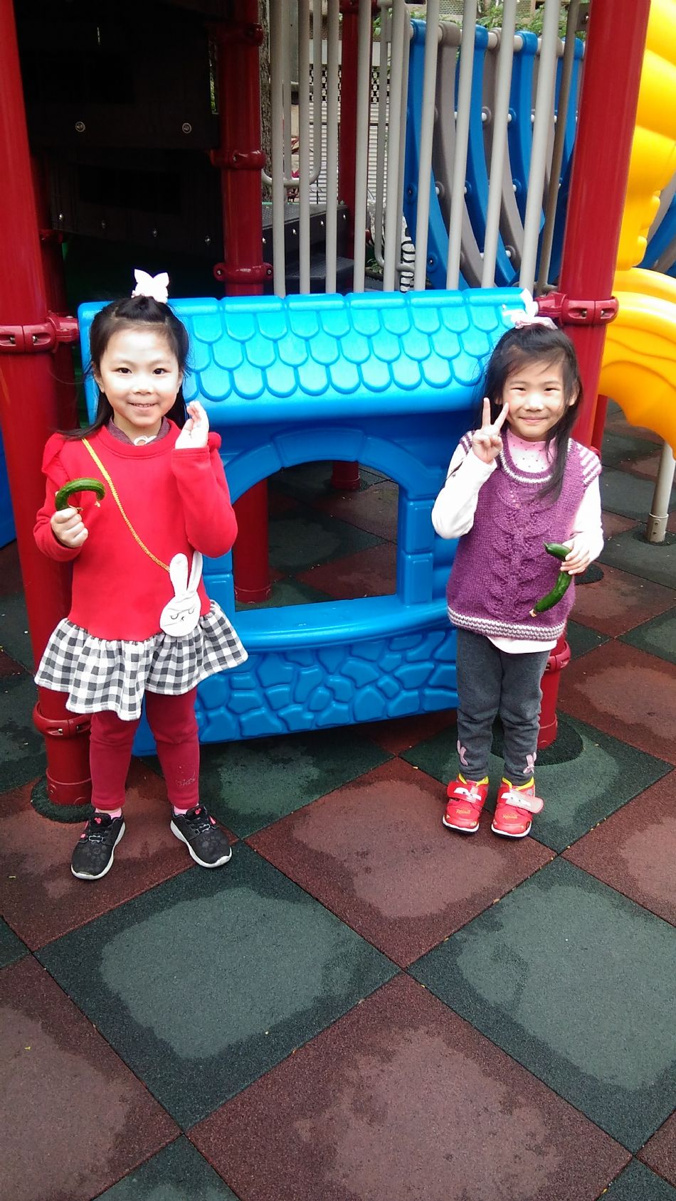 文件 : <FONT COLOR='red'>(109.04.24)主題課程【小黃瓜收成】-1.JPG</FONT> <BR> 尺寸 : <FONT COLOR='blue'>950 × 1689</FONT> 圖元 <BR> 格式 : <FONT COLOR='green'>jpg</FONT> <BR> 大小 : <FONT COLOR='green'> -- </FONT> KB