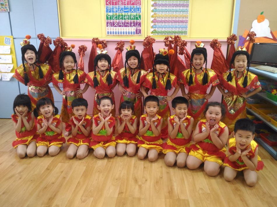 文件 : <FONT COLOR='red'>(108.07.19)畢業服裝-13.JPG</FONT> <BR> 尺寸 : <FONT COLOR='blue'>950 × 712</FONT> 圖元 <BR> 格式 : <FONT COLOR='green'>jpg</FONT> <BR> 大小 : <FONT COLOR='green'> -- </FONT> KB