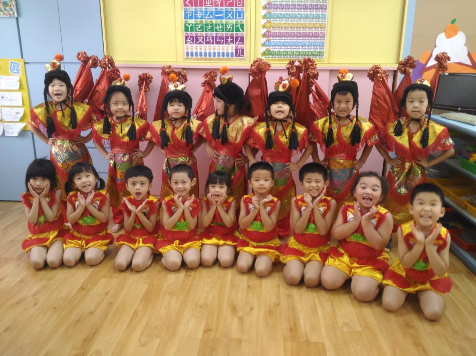 文件 : <FONT COLOR='red'>(108.07.19)畢業服裝-8.JPG</FONT> <BR> 尺寸 : <FONT COLOR='blue'>950 × 712</FONT> 圖元 <BR> 格式 : <FONT COLOR='green'>jpg</FONT> <BR> 大小 : <FONT COLOR='green'> -- </FONT> KB