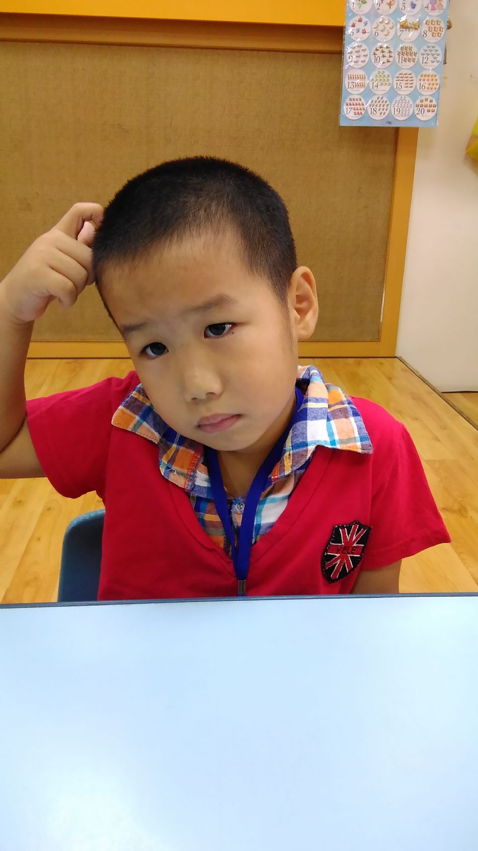 文件 : <FONT COLOR='red'>(108.08.12)新鮮人.JPG</FONT> <BR> 尺寸 : <FONT COLOR='blue'>950 × 1689</FONT> 圖元 <BR> 格式 : <FONT COLOR='green'>jpg</FONT> <BR> 大小 : <FONT COLOR='green'> -- </FONT> KB