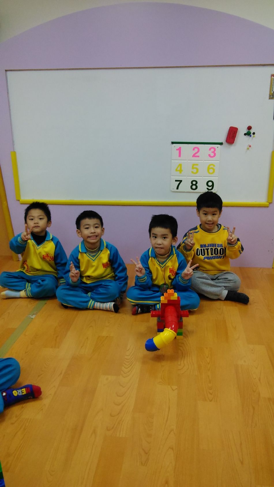 文件 : <FONT COLOR='red'>(108.12.11)樂高創作【統整】.JPG</FONT> <BR> 尺寸 : <FONT COLOR='blue'>950 × 1689</FONT> 圖元 <BR> 格式 : <FONT COLOR='green'>jpg</FONT> <BR> 大小 : <FONT COLOR='green'> -- </FONT> KB