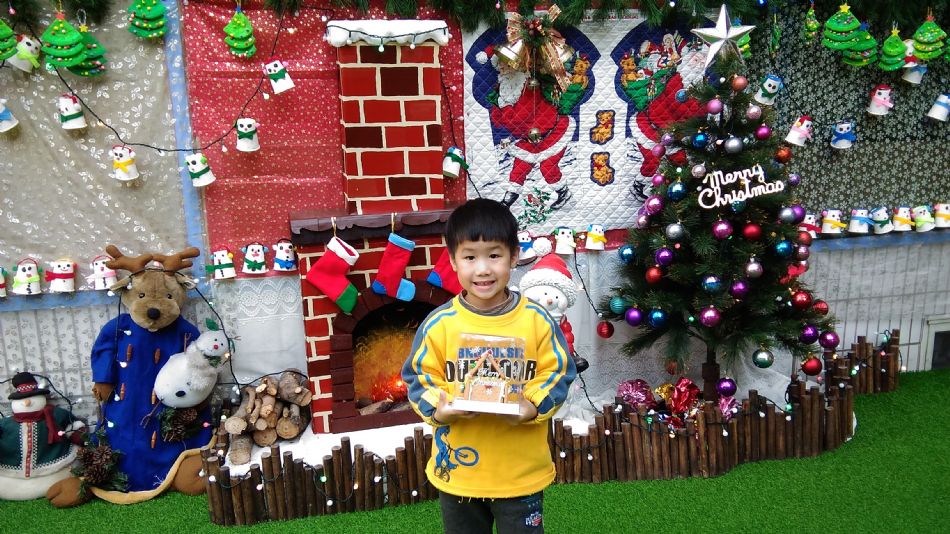 文件 : <FONT COLOR='red'>(108.12.25)節慶創作【糖果屋】.JPG</FONT> <BR> 尺寸 : <FONT COLOR='blue'>950 × 534</FONT> 圖元 <BR> 格式 : <FONT COLOR='green'>jpg</FONT> <BR> 大小 : <FONT COLOR='green'> -- </FONT> KB