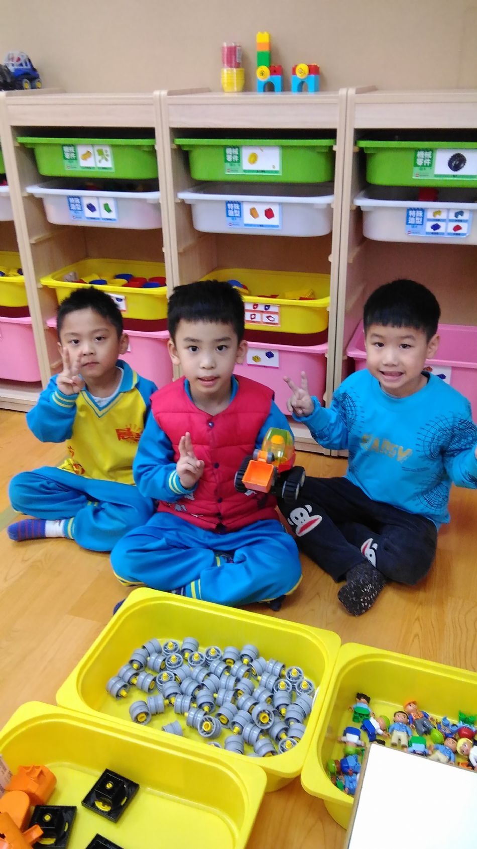 文件 : <FONT COLOR='red'>(109.02.08)樂高創作【履帶工程車】.JPG</FONT> <BR> 尺寸 : <FONT COLOR='blue'>950 × 1689</FONT> 圖元 <BR> 格式 : <FONT COLOR='green'>jpg</FONT> <BR> 大小 : <FONT COLOR='green'> -- </FONT> KB