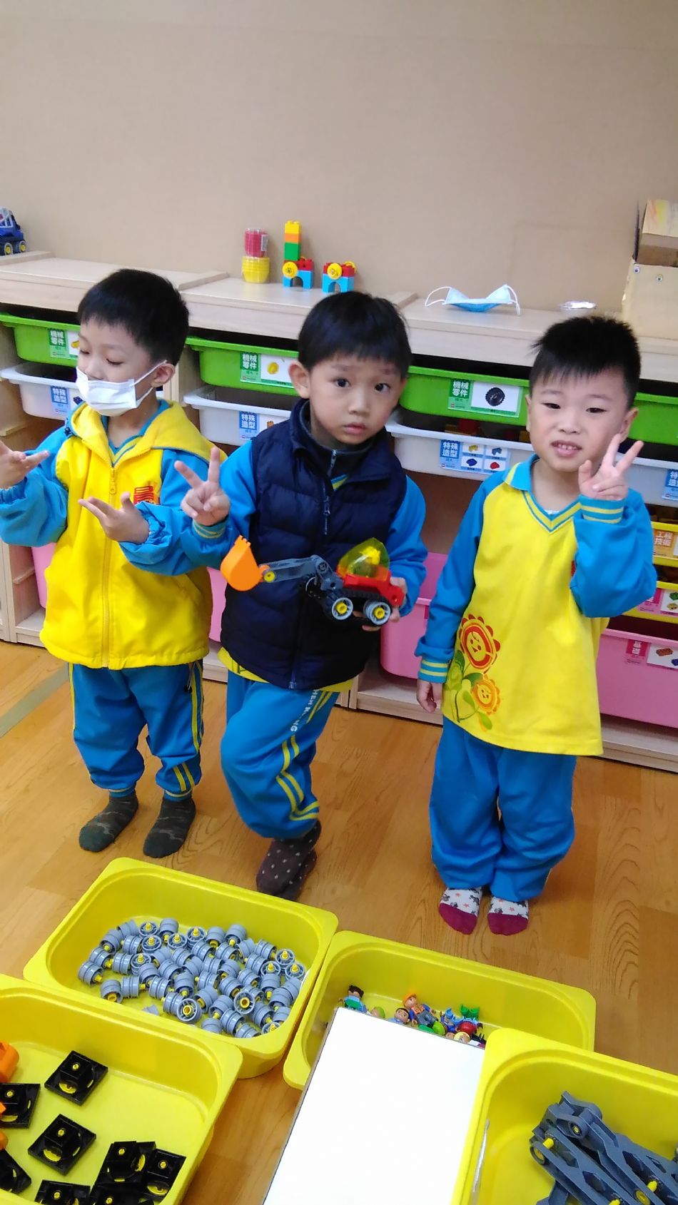 文件 : <FONT COLOR='red'>(109.02.08)樂高創作【履帶工程車】.JPG</FONT> <BR> 尺寸 : <FONT COLOR='blue'>950 × 1689</FONT> 圖元 <BR> 格式 : <FONT COLOR='green'>jpg</FONT> <BR> 大小 : <FONT COLOR='green'> -- </FONT> KB