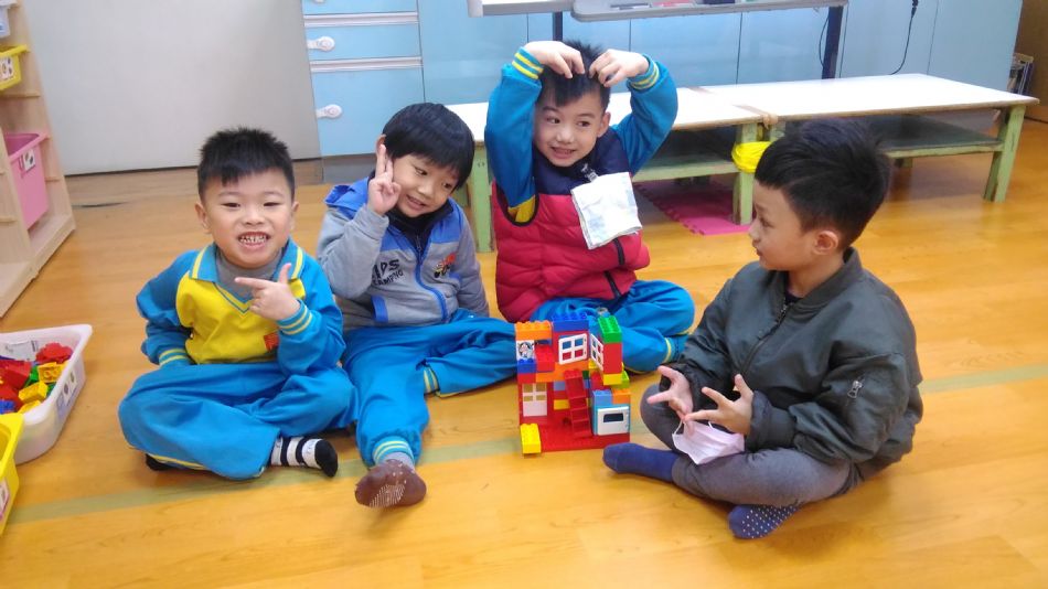 文件 : <FONT COLOR='red'>(109.03.11)樂高【統整課程創作】-1.JPG</FONT> <BR> 尺寸 : <FONT COLOR='blue'>950 × 534</FONT> 圖元 <BR> 格式 : <FONT COLOR='green'>jpg</FONT> <BR> 大小 : <FONT COLOR='green'> -- </FONT> KB