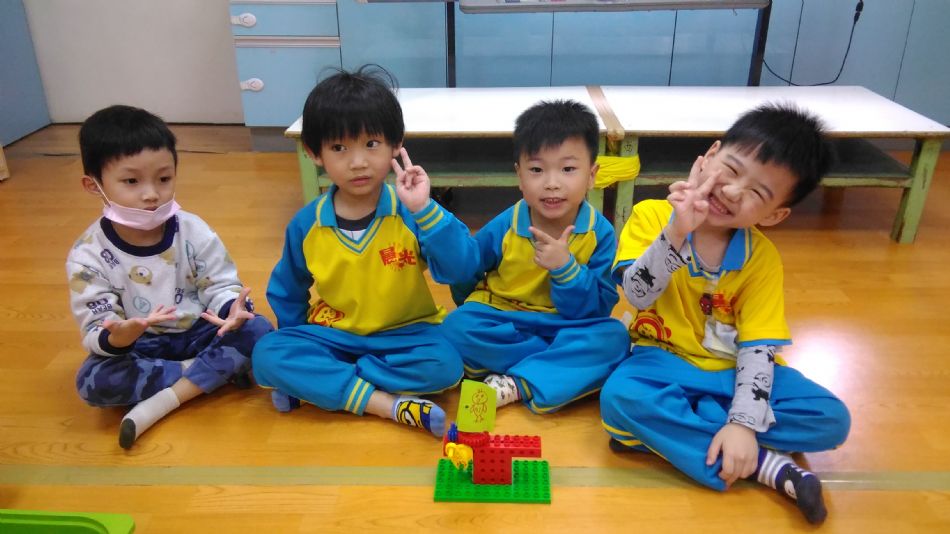 文件 : <FONT COLOR='red'>(109.03.25)樂高創作【籠中鳥】.JPG</FONT> <BR> 尺寸 : <FONT COLOR='blue'>950 × 534</FONT> 圖元 <BR> 格式 : <FONT COLOR='green'>jpg</FONT> <BR> 大小 : <FONT COLOR='green'> -- </FONT> KB