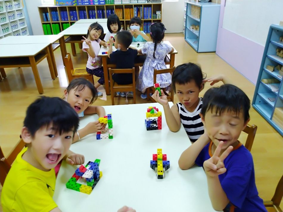 文件 : <FONT COLOR='red'>(109.07.06)桌遊-1.JPG</FONT> <BR> 尺寸 : <FONT COLOR='blue'>950 × 712</FONT> 圖元 <BR> 格式 : <FONT COLOR='green'>jpg</FONT> <BR> 大小 : <FONT COLOR='green'> -- </FONT> KB